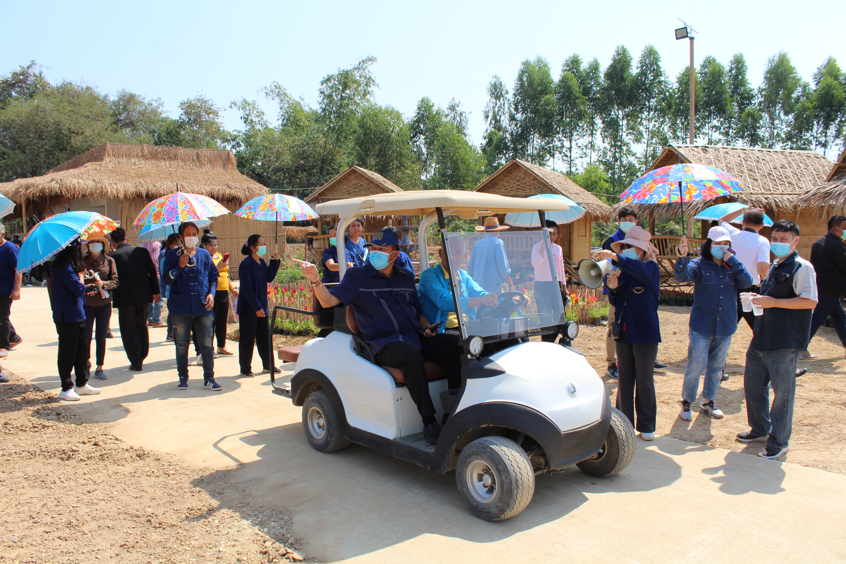 รองผู้ว่าราชการจังหวัดชลบุรี นำคณะเยี่ยมชมโครงการ “โคก หนอง นา โมเดล” อ.พนัสนิคม