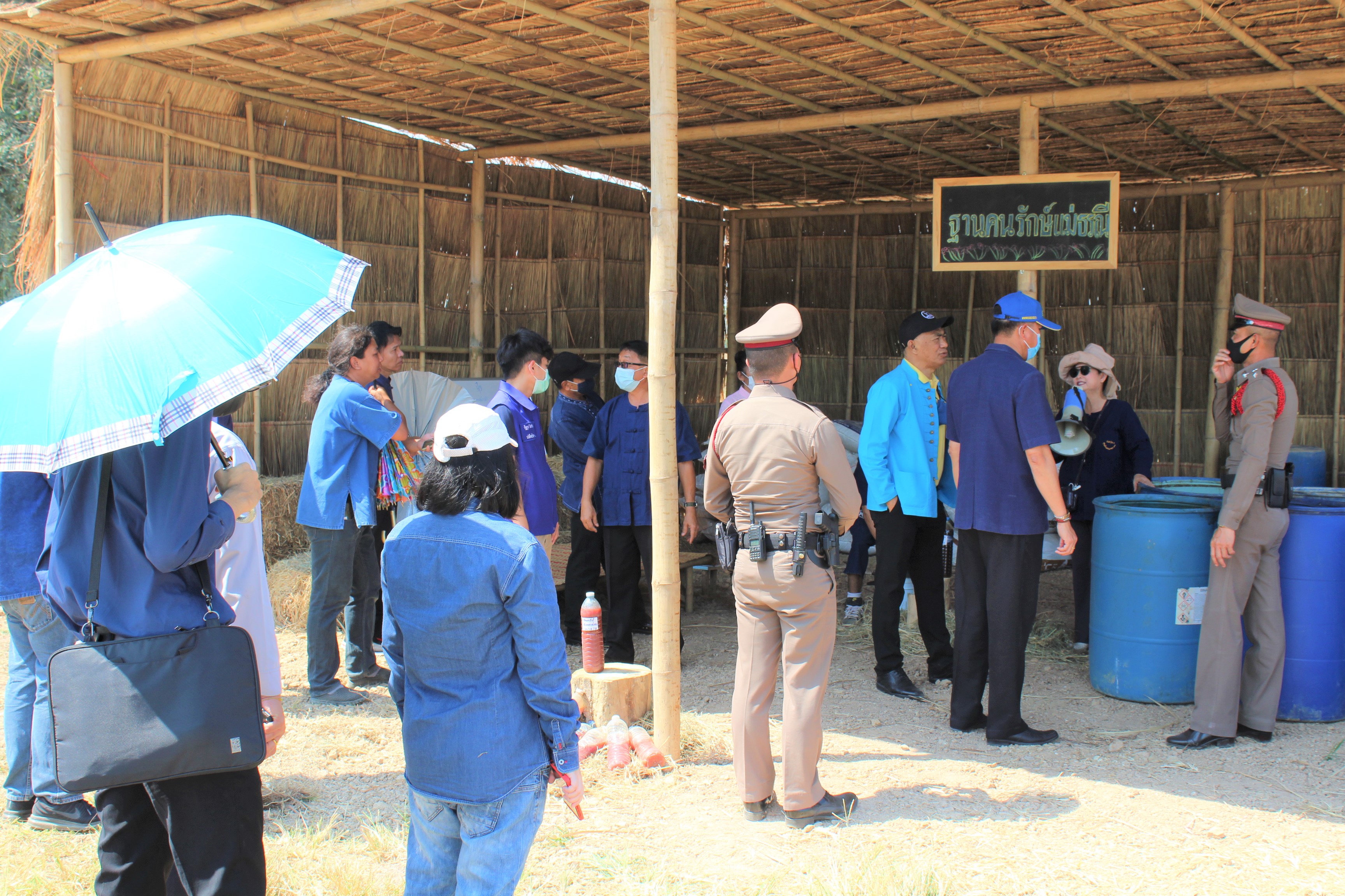 รองผู้ว่าราชการจังหวัดชลบุรี นำคณะเยี่ยมชมโครงการ “โคก หนอง นา โมเดล” อ.พนัสนิคม