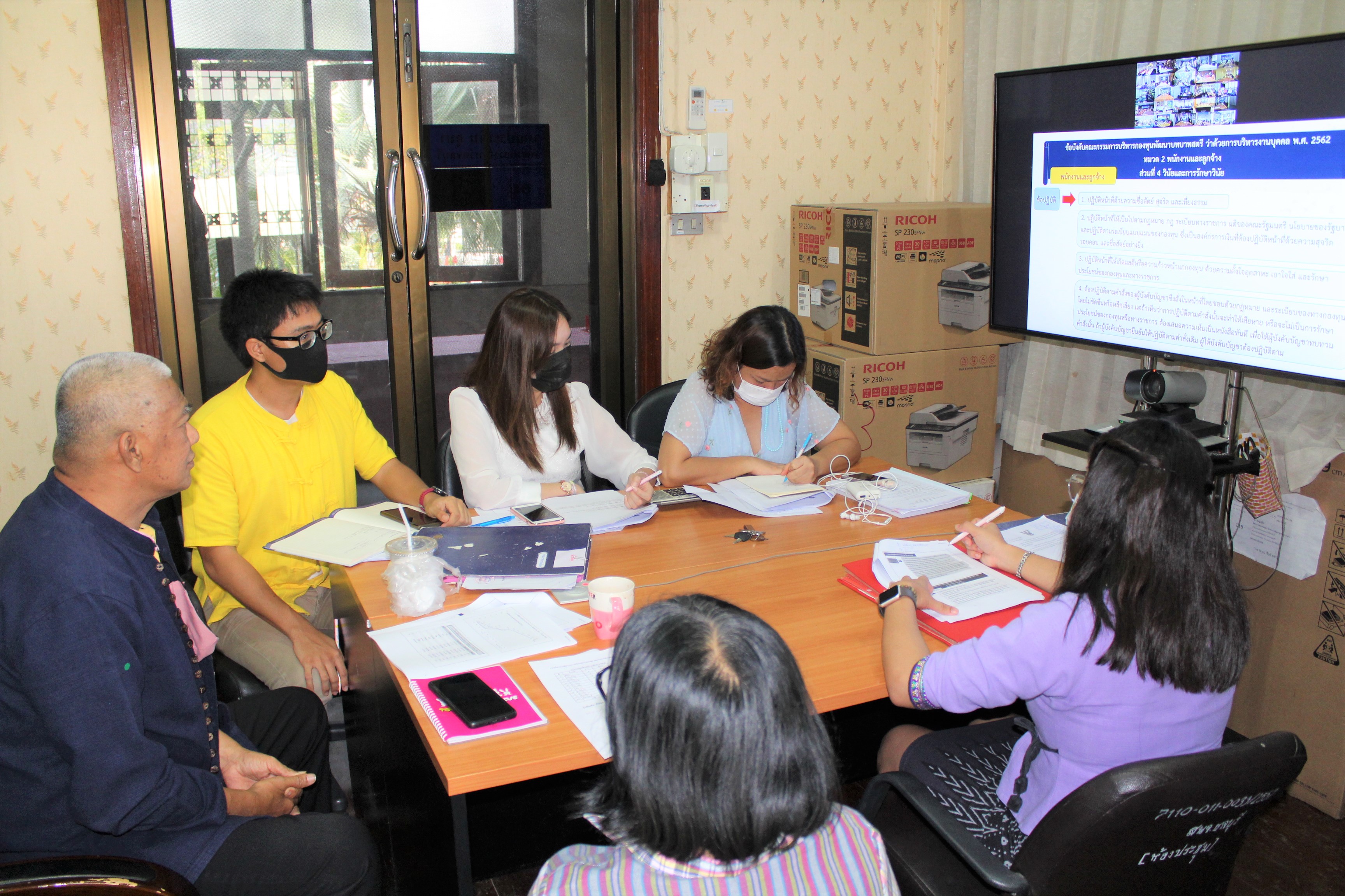 พช.ชลบุรี ร่วมประชุมติดตามกองทุนพัฒนาบทบาทสตรี ครั้งที่ 3/2564