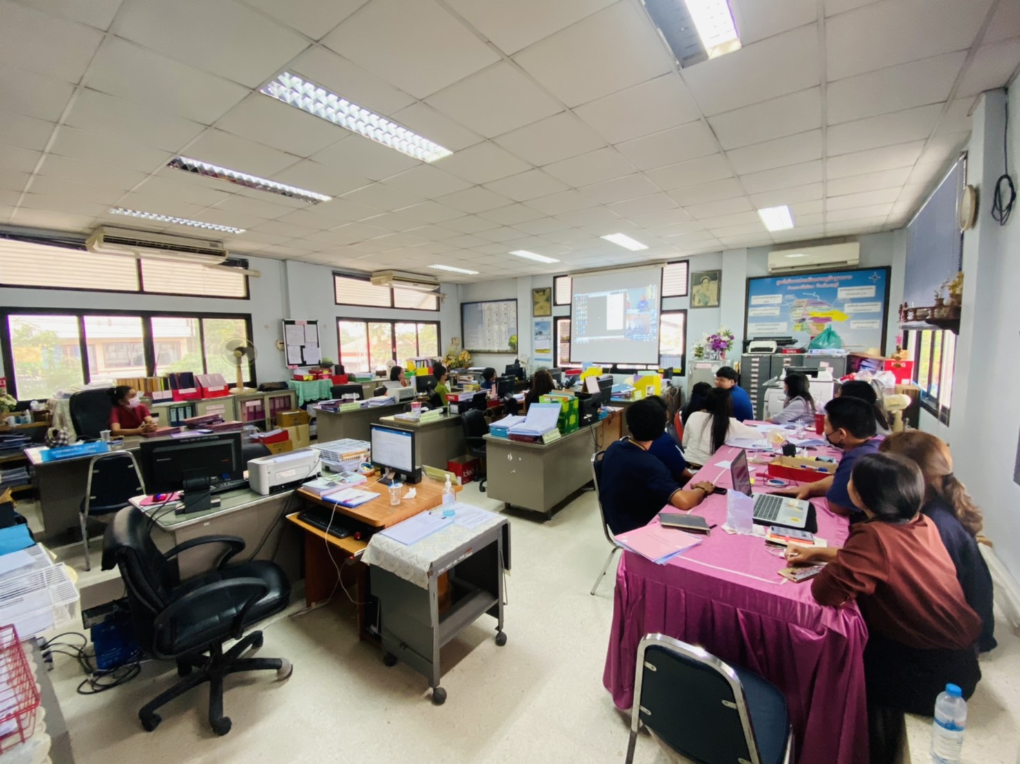 ประชุมซักซ้อมความเข้าใจการดำเนินงานโครงการพัฒนาพื้นที่ต้นแบบการพัฒนาคุณภาพชีวิตตามหลักทฤษฎีใหม่ ประยุกต์สู่ “โคก หนอง นา โมเดล”