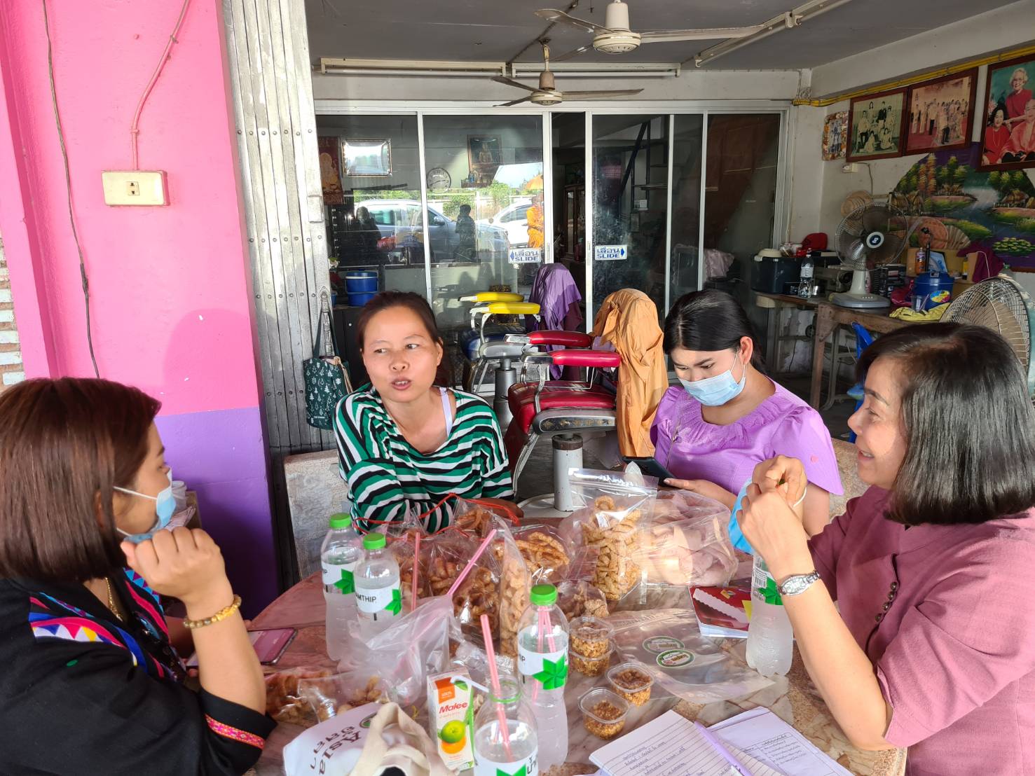 สพจ.ชลบุรี ลงพื้นที่ติดตาม​และสนับสนุนผู้ผลิต​ ผู้ประกอบการ OTOP​ สู่ยุค 4.0