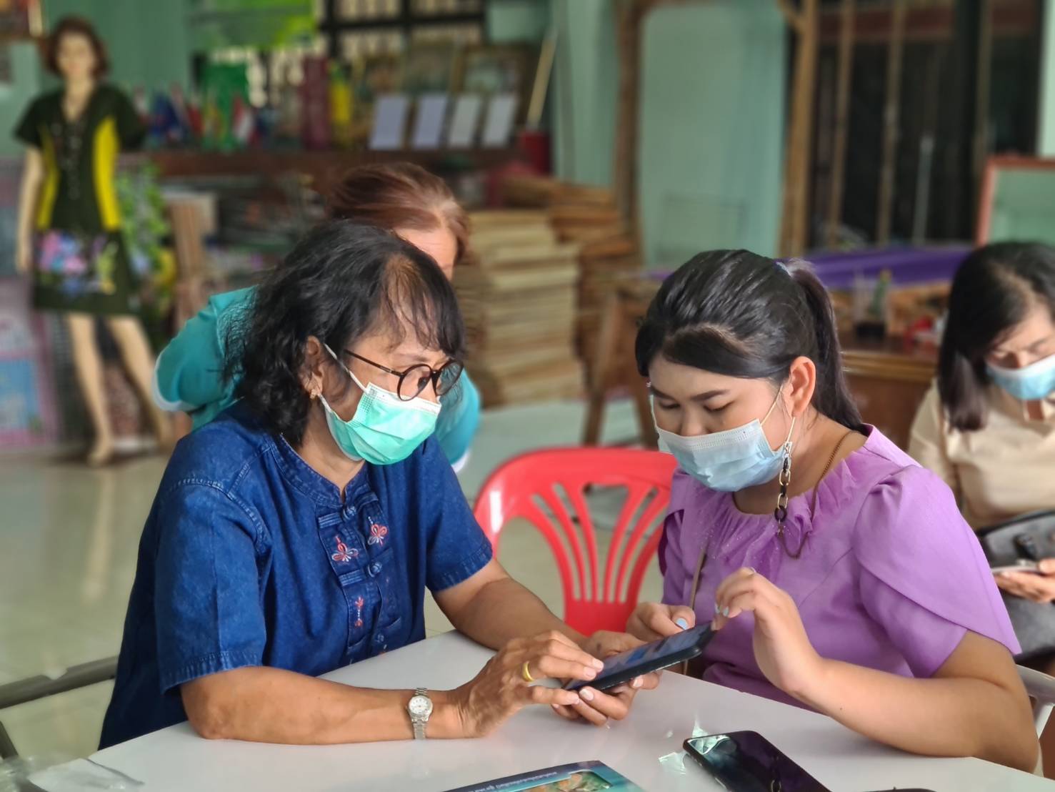 สพจ.ชลบุรี ลงพื้นที่ติดตาม​และสนับสนุนผู้ผลิต​ ผู้ประกอบการ OTOP​ สู่ยุค 4.0