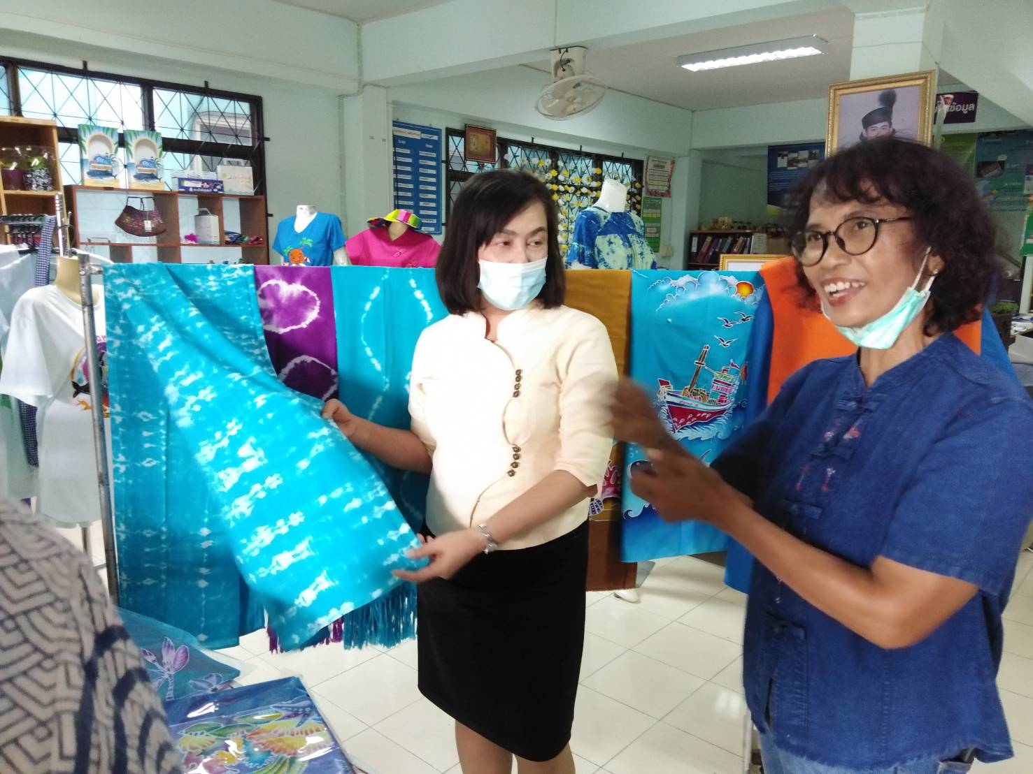 สพจ.ชลบุรี ลงพื้นที่ติดตาม​และสนับสนุนผู้ผลิต​ ผู้ประกอบการ OTOP​ สู่ยุค 4.0