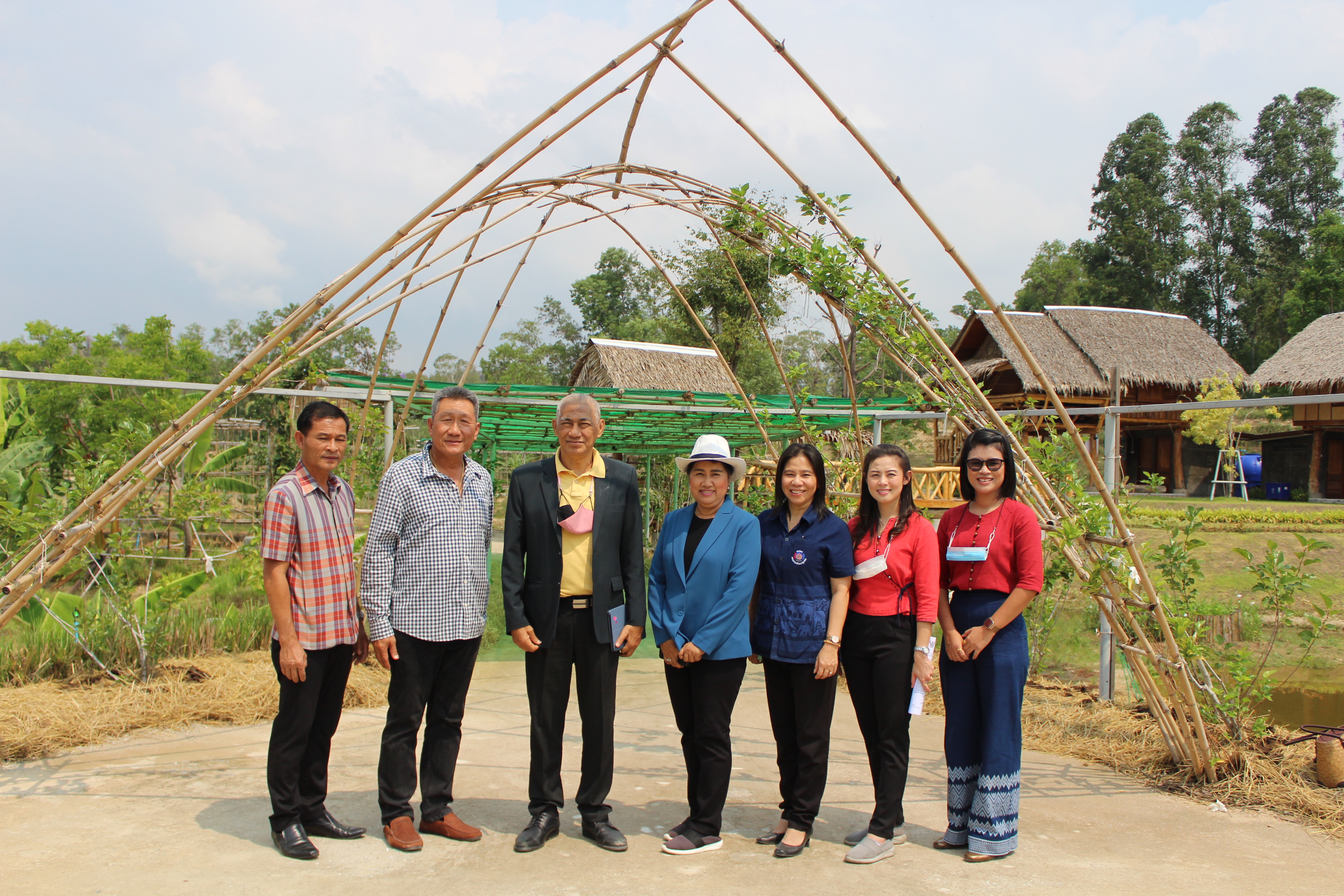 พช.ชลบุรี ร่วมลงนาม MOU 3 ฝ่าย ขับเคลื่อนปฏิบัติการ 90 วัน ปลูกผักสวนครัวเพื่อสร้างความมั่นคงทางอาหาร รอบ 2