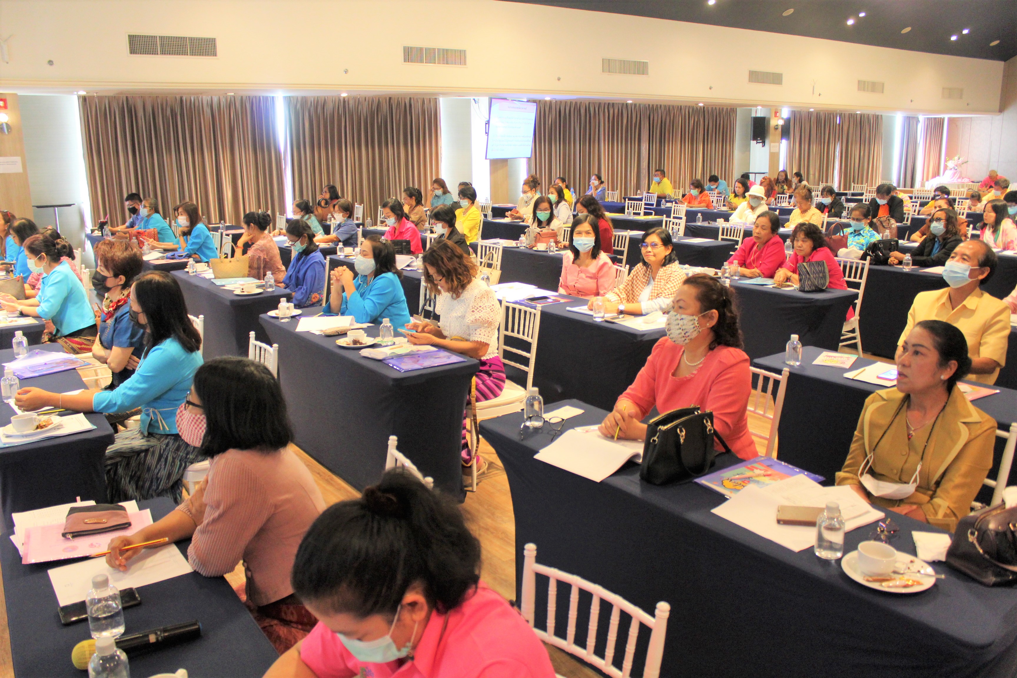 พช.ชลบุรี ประชุมเชิงปฏิบัติการพัฒนากลไกการบริหารจัดการหนี้ กองทุนพัฒนาบทบาทสตรี