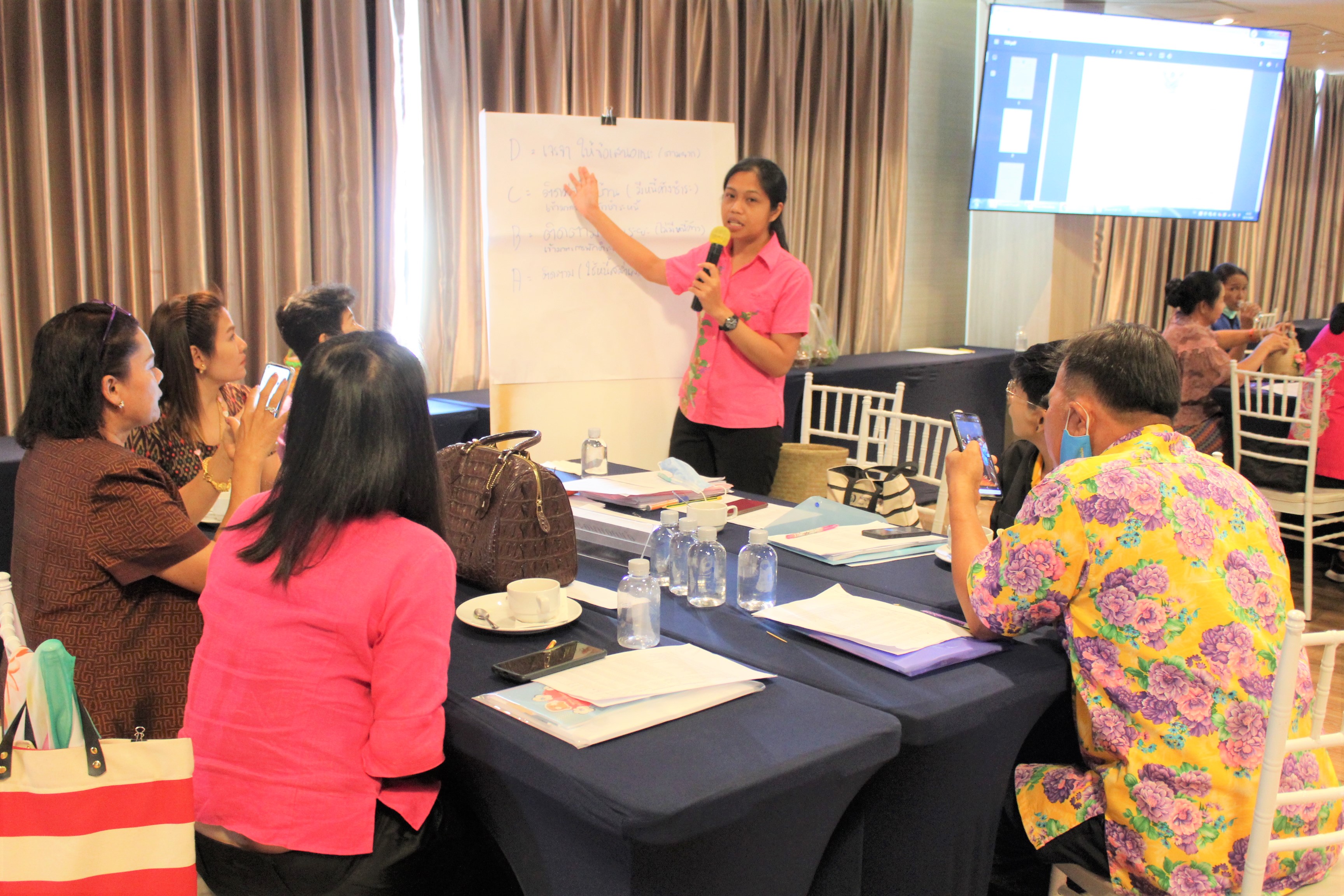 พช.ชลบุรี ประชุมเชิงปฏิบัติการพัฒนากลไกการบริหารจัดการหนี้ กองทุนพัฒนาบทบาทสตรี