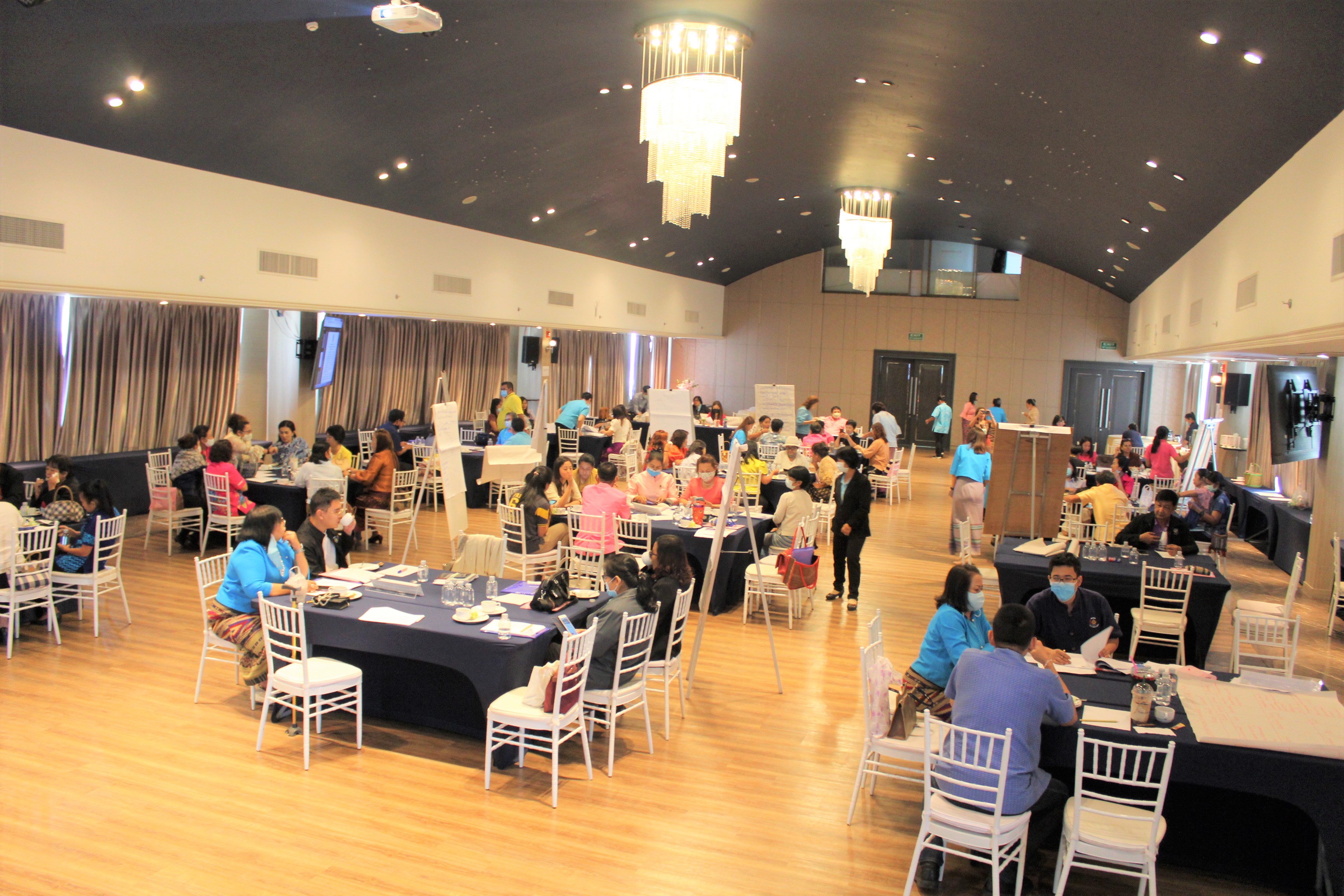 พช.ชลบุรี ประชุมเชิงปฏิบัติการพัฒนากลไกการบริหารจัดการหนี้ กองทุนพัฒนาบทบาทสตรี