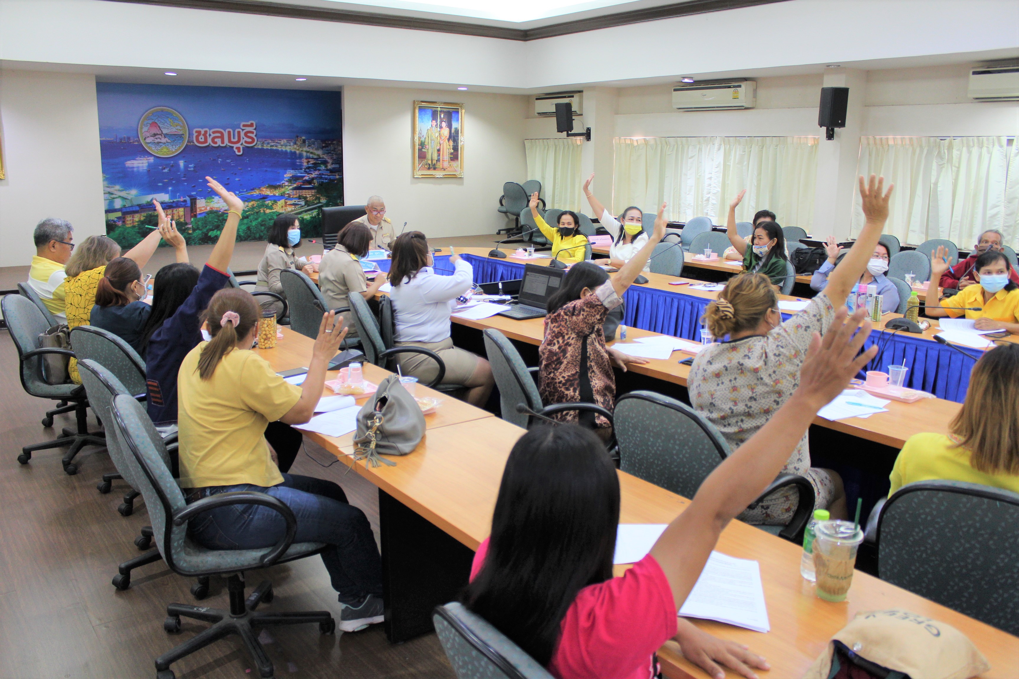 การประชุมคัดเลือกผู้ผลิต ผู้ประกอบการ OTOP เข้าร่วมงานโอทอปไทย สู้ภัยโควิด-19