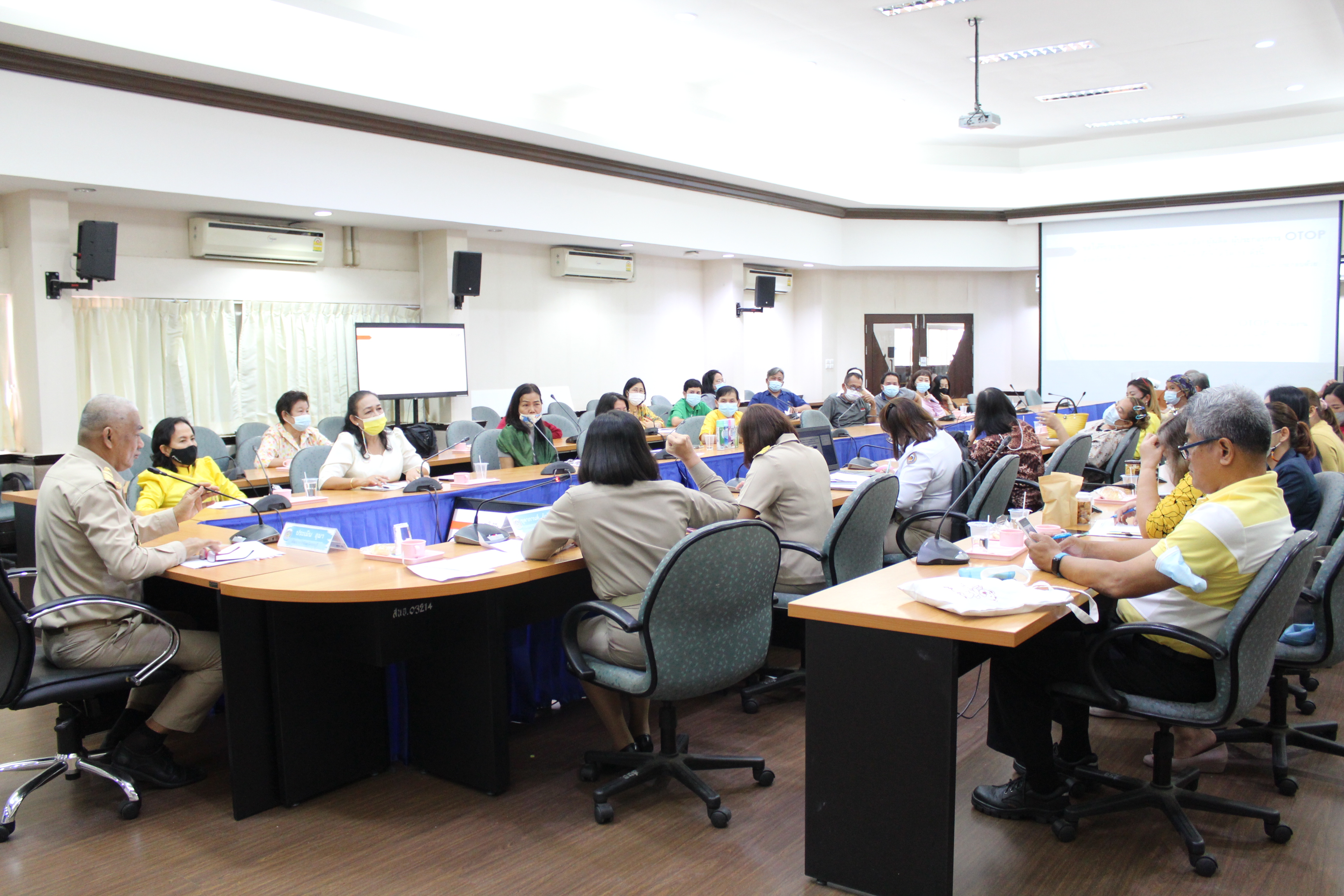 การประชุมคัดเลือกผู้ผลิต ผู้ประกอบการ OTOP เข้าร่วมงานโอทอปไทย สู้ภัยโควิด-19