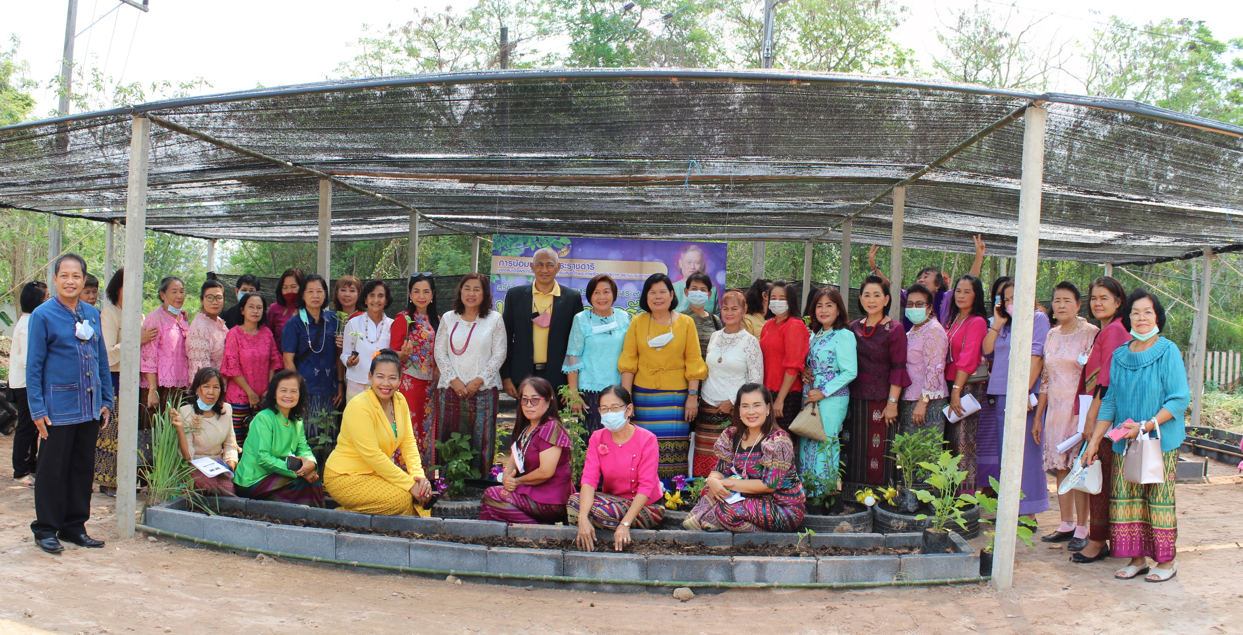 พช.ชลบุรี ร่วมลงนาม MOU 3 ฝ่าย ขับเคลื่อนปฏิบัติการ 90 วัน ปลูกผักสวนครัวเพื่อสร้างความมั่นคงทางอาหาร รอบ 2