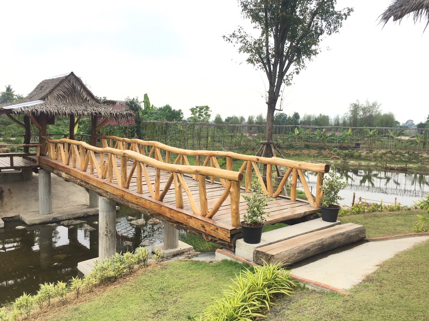 รองอธิบดี พช. ลงพื้นที่เยี่ยมชม “โคก หนอง นา โมเดล” อ.ศรีราชา จ.ชลบุรี