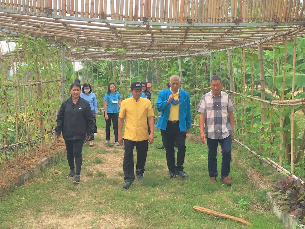 รองอธิบดี พช. ลงพื้นที่เยี่ยมชม “โคก หนอง นา โมเดล” อ.ศรีราชา จ.ชลบุรี