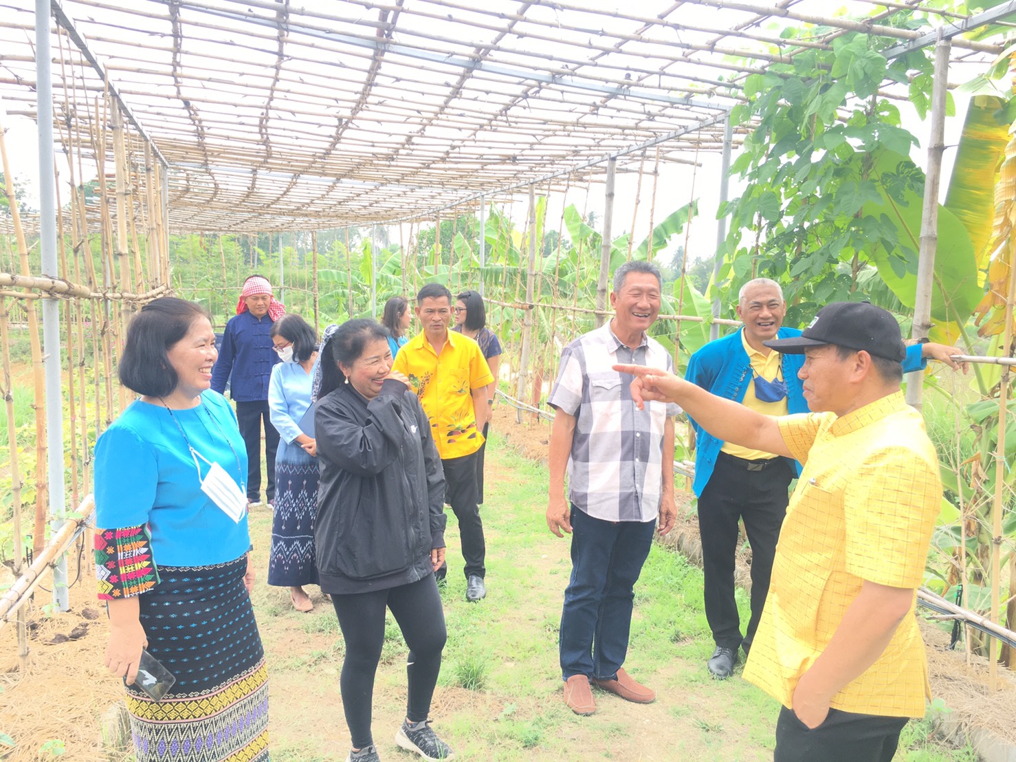 รองอธิบดี พช. ลงพื้นที่เยี่ยมชม “โคก หนอง นา โมเดล” อ.ศรีราชา จ.ชลบุรี