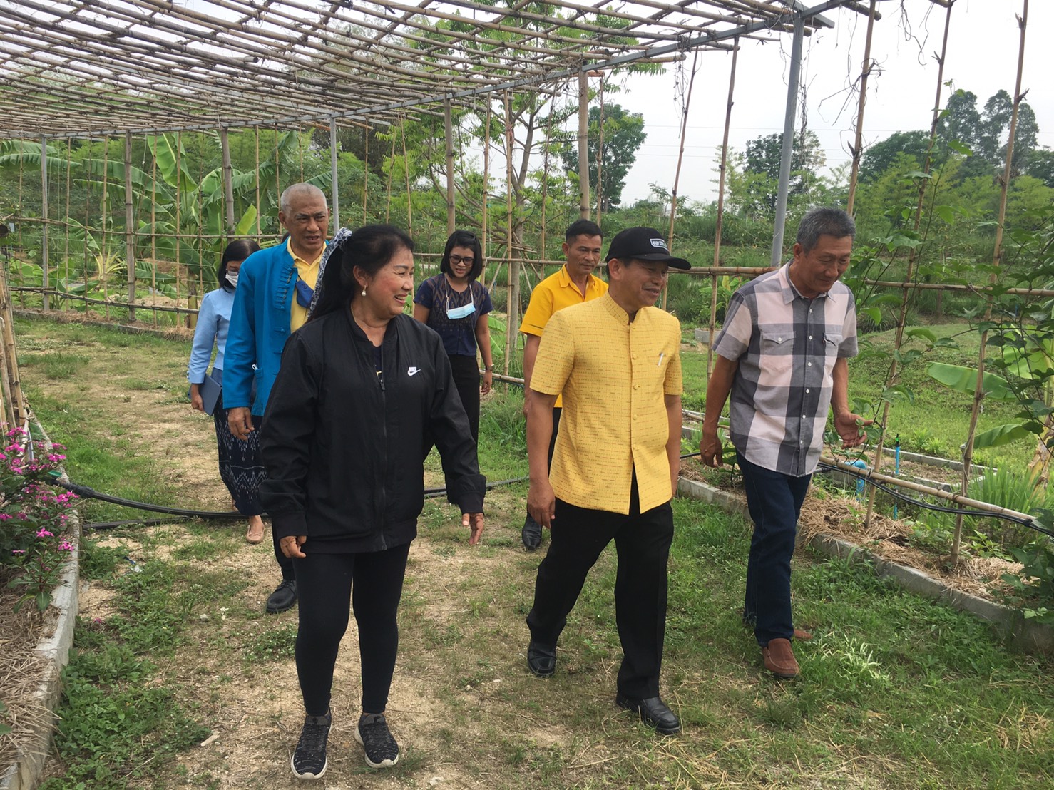 รองอธิบดี พช. ลงพื้นที่เยี่ยมชม “โคก หนอง นา โมเดล” อ.ศรีราชา จ.ชลบุรี