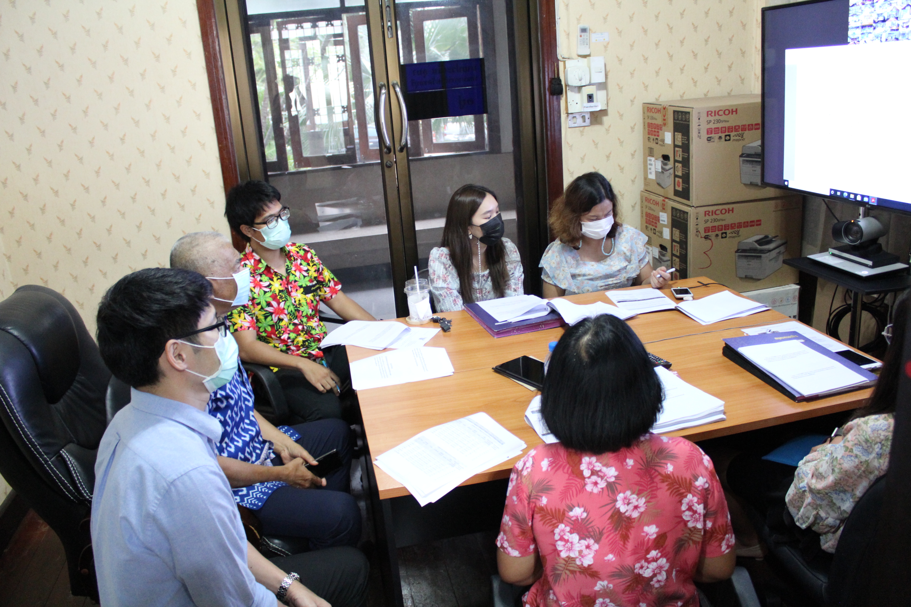 ประชุมชี้แจง เร่งรัด กำกับ ติดตามการดำเนินงานกองทุนพัฒนาบทบาทสตรี ครั้งที่ 4/2564