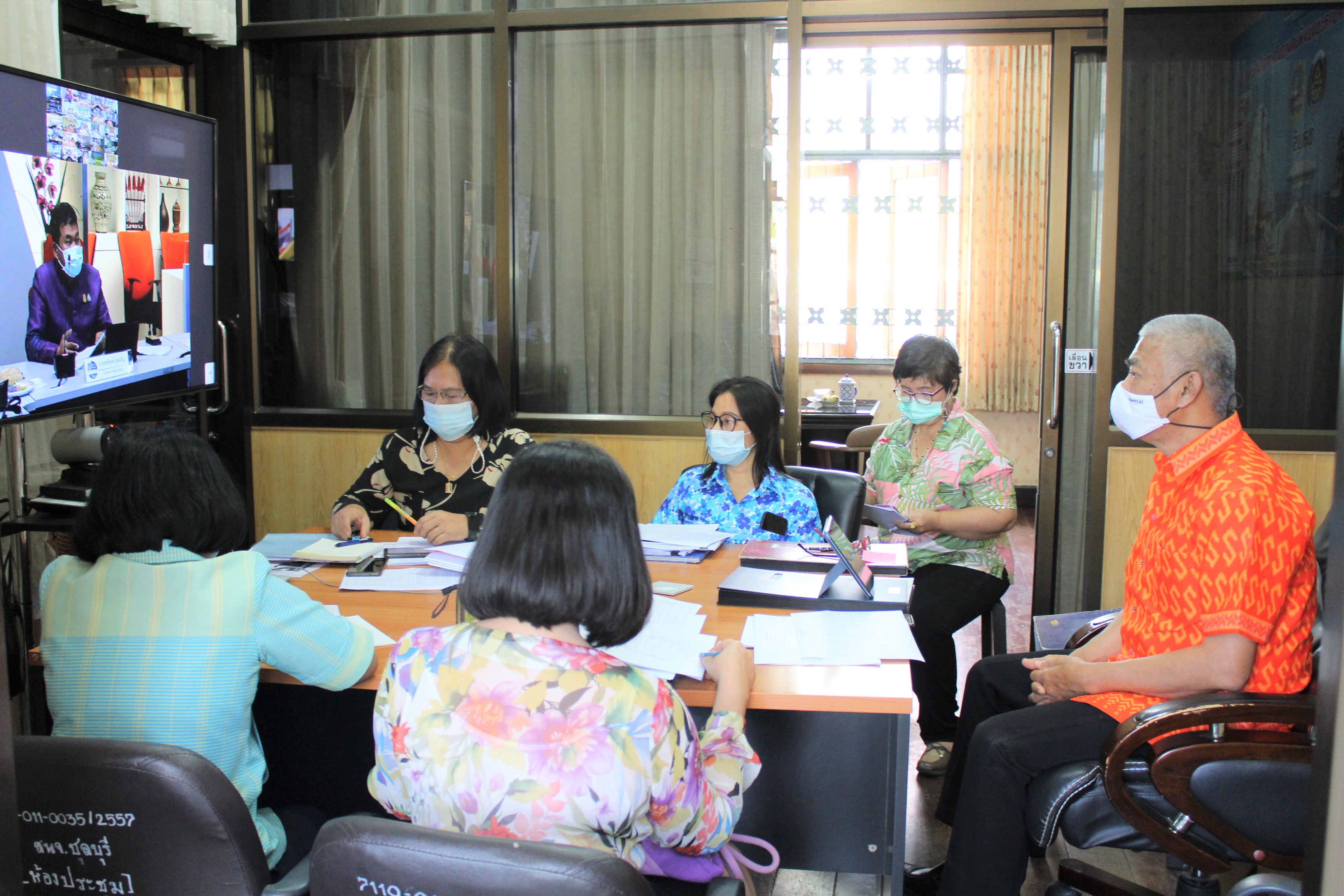 ประชุมขับเคลื่อนการดำเนินงานโครงการพัฒนาพื้นที่ต้นแบบการพัฒนาคุณภาพชีวิตตามหลักทฤษฎีใหม่ประยุกต์สู่ “โคก หนอง นา”