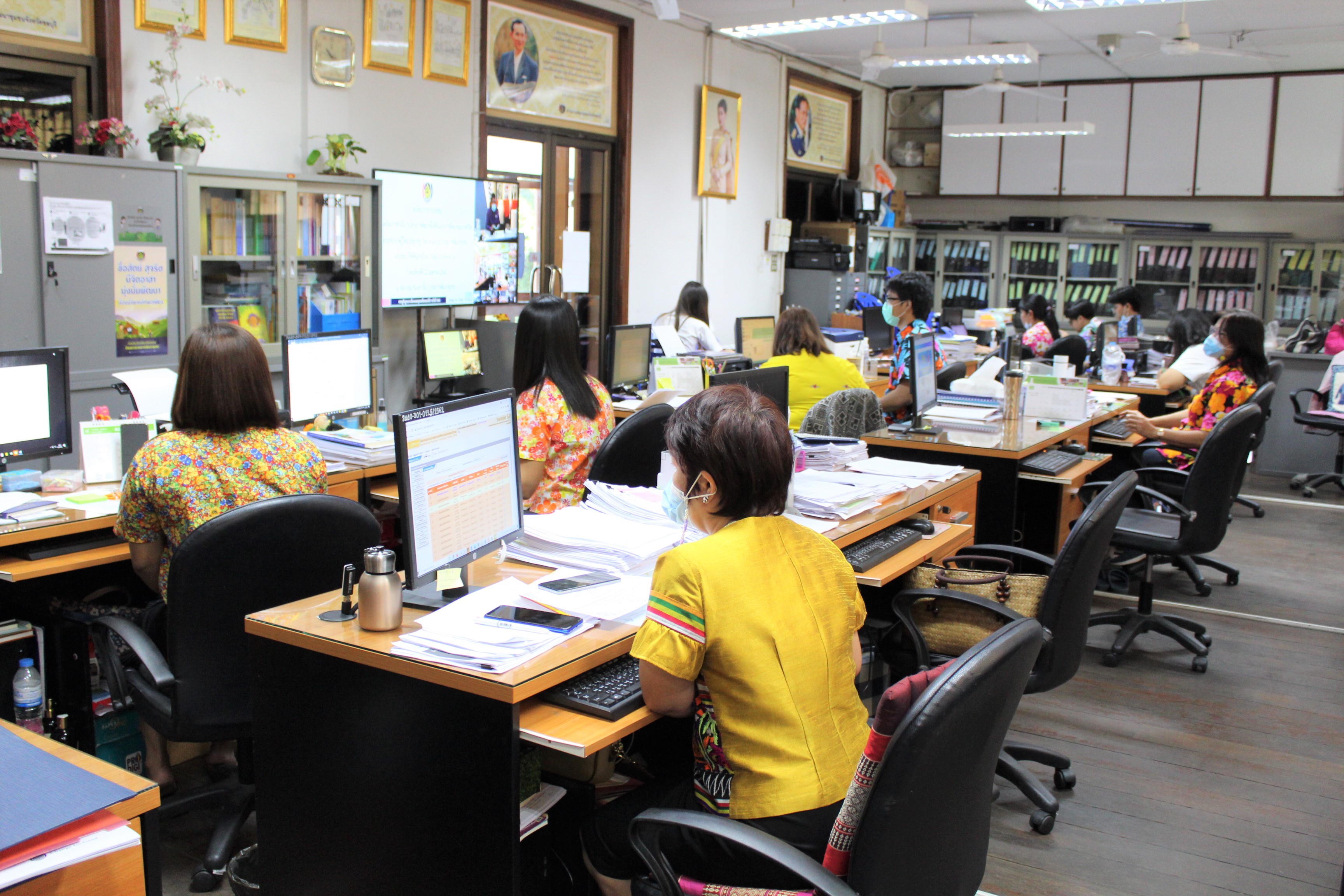 ประชุมขับเคลื่อนการดำเนินงานโครงการพัฒนาพื้นที่ต้นแบบการพัฒนาคุณภาพชีวิตตามหลักทฤษฎีใหม่ประยุกต์สู่ “โคก หนอง นา”