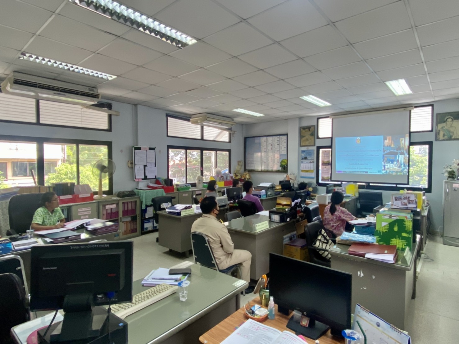 ประชุมขับเคลื่อนการดำเนินงานโครงการพัฒนาพื้นที่ต้นแบบการพัฒนาคุณภาพชีวิตตามหลักทฤษฎีใหม่ประยุกต์สู่ “โคก หนอง นา”