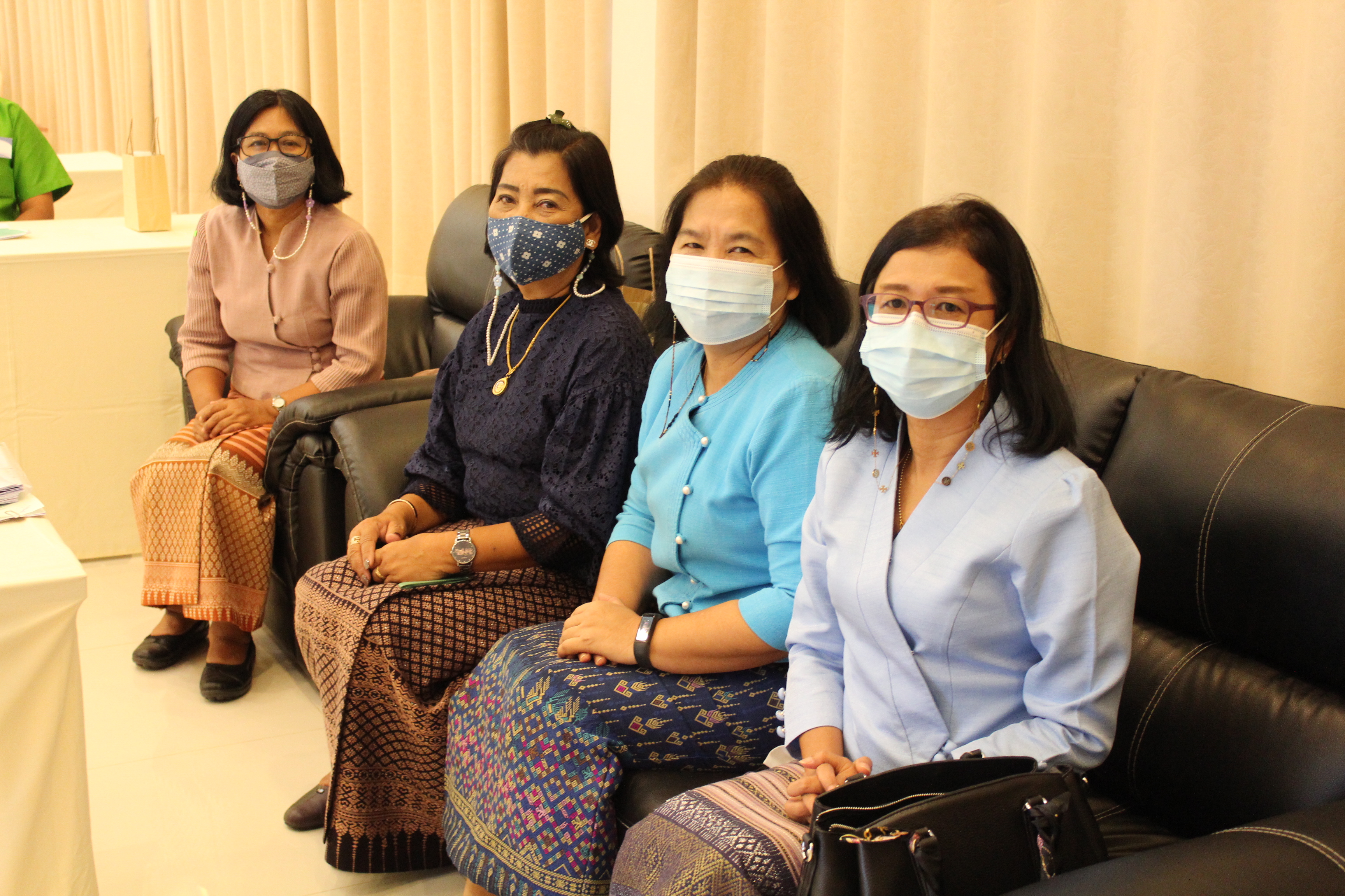 การประกวดลายผ้าพระราชทาน “ผ้าลายขอเจ้าฟ้าสิริวัณณวรีฯ” จังหวัดชลบุรี