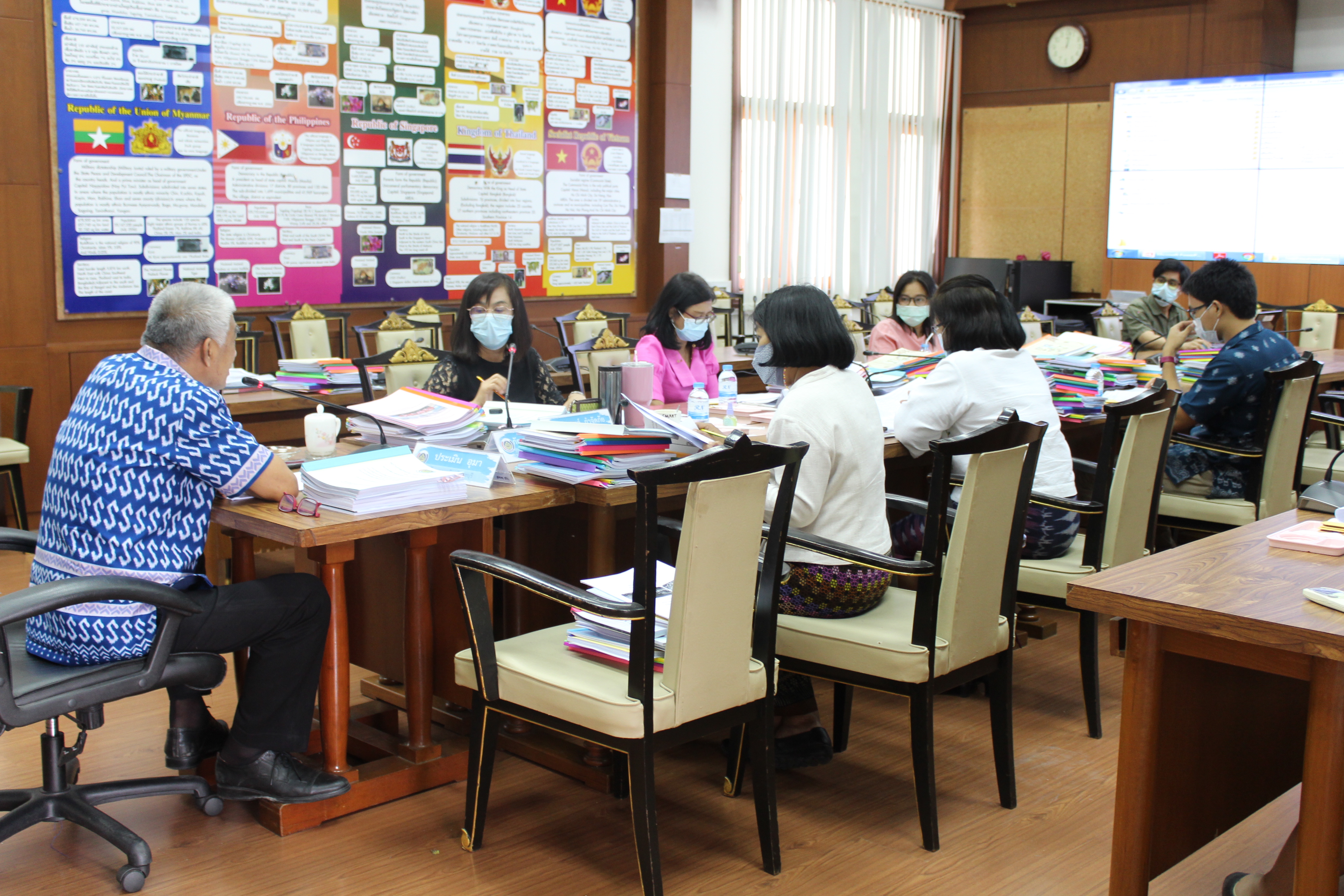 การประชุมคณะทำงานกลั่นกรองการคัดสรรกิจกรรมพัฒนาชุมชนดีเด่นระดับจังหวัด และการคัดเลือกคนกองทุนพัฒนาบทบาทสตรีดีเด่นระดับจังหวัด ประจำปี 2564