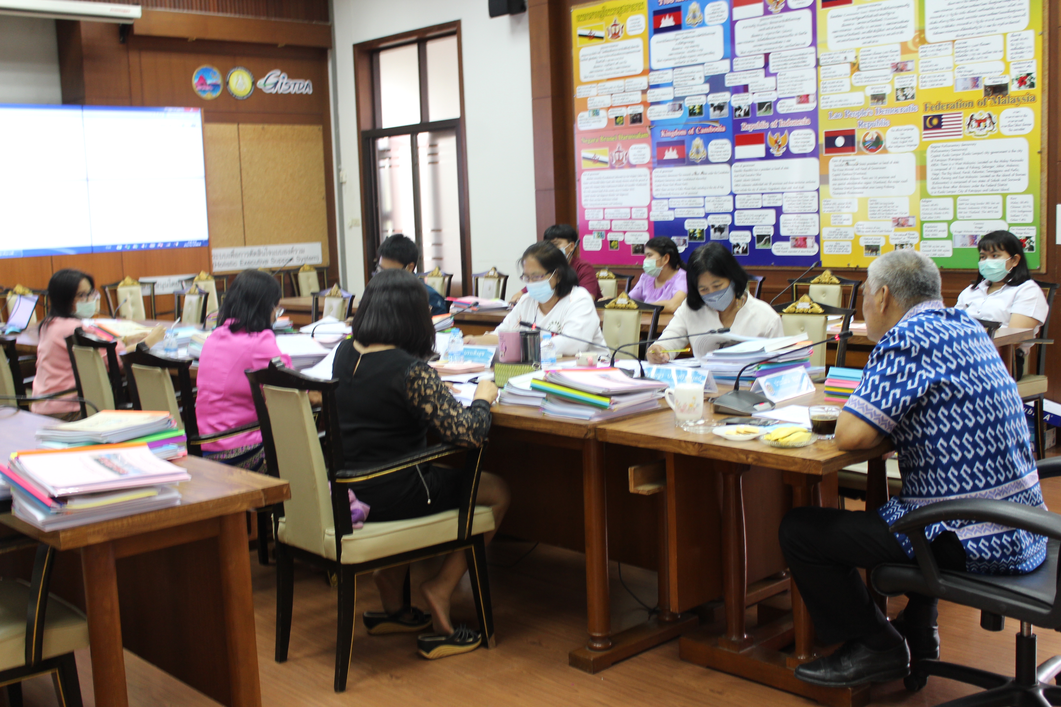 การประชุมคณะทำงานกลั่นกรองการคัดสรรกิจกรรมพัฒนาชุมชนดีเด่นระดับจังหวัด และการคัดเลือกคนกองทุนพัฒนาบทบาทสตรีดีเด่นระดับจังหวัด ประจำปี 2564