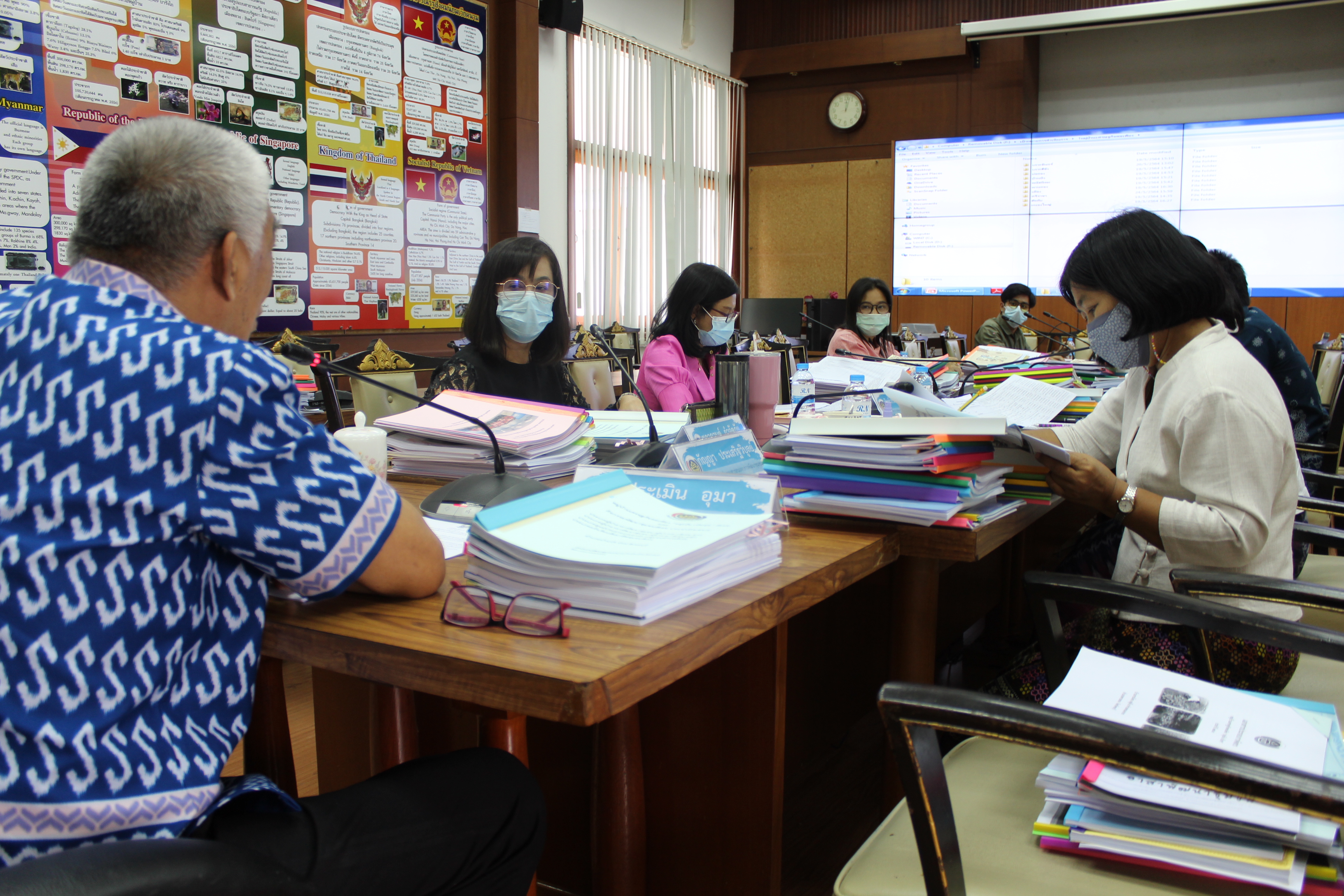 การประชุมคณะทำงานกลั่นกรองการคัดสรรกิจกรรมพัฒนาชุมชนดีเด่นระดับจังหวัด และการคัดเลือกคนกองทุนพัฒนาบทบาทสตรีดีเด่นระดับจังหวัด ประจำปี 2564
