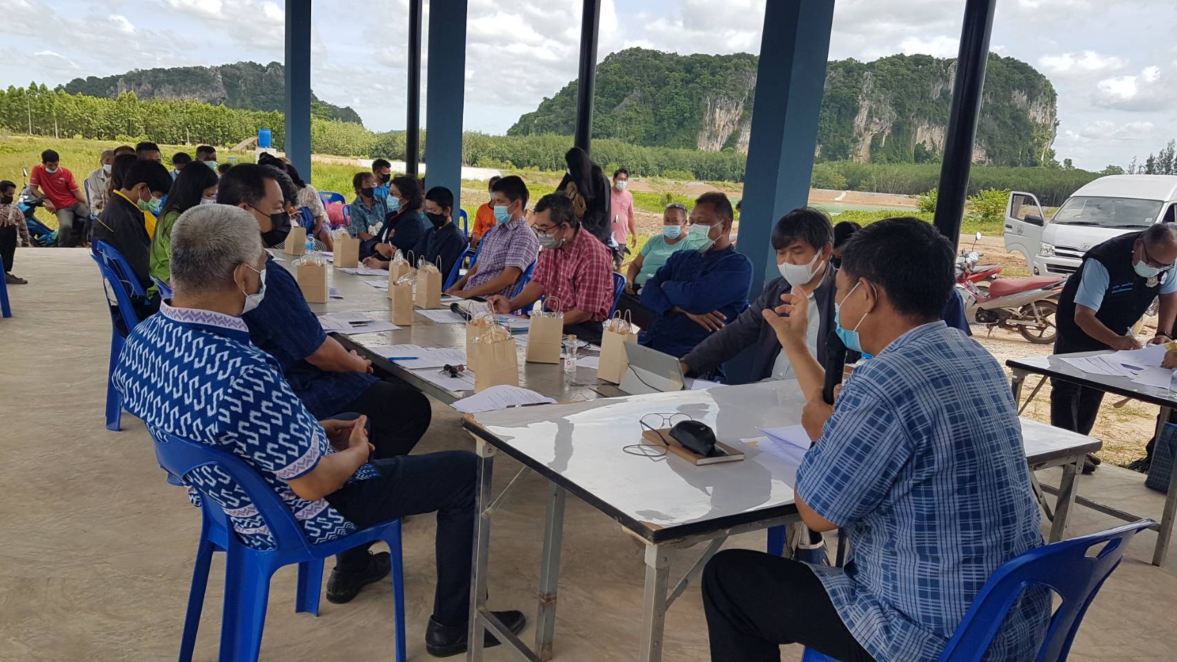การประชุมคณะทำงานนโยบายที่ดินจังหวัดชลบุรี ด้านส่งเสริมพัฒนาอาชีพและการตลาด ประจำปีงบประมาณ พ.ศ. 2564