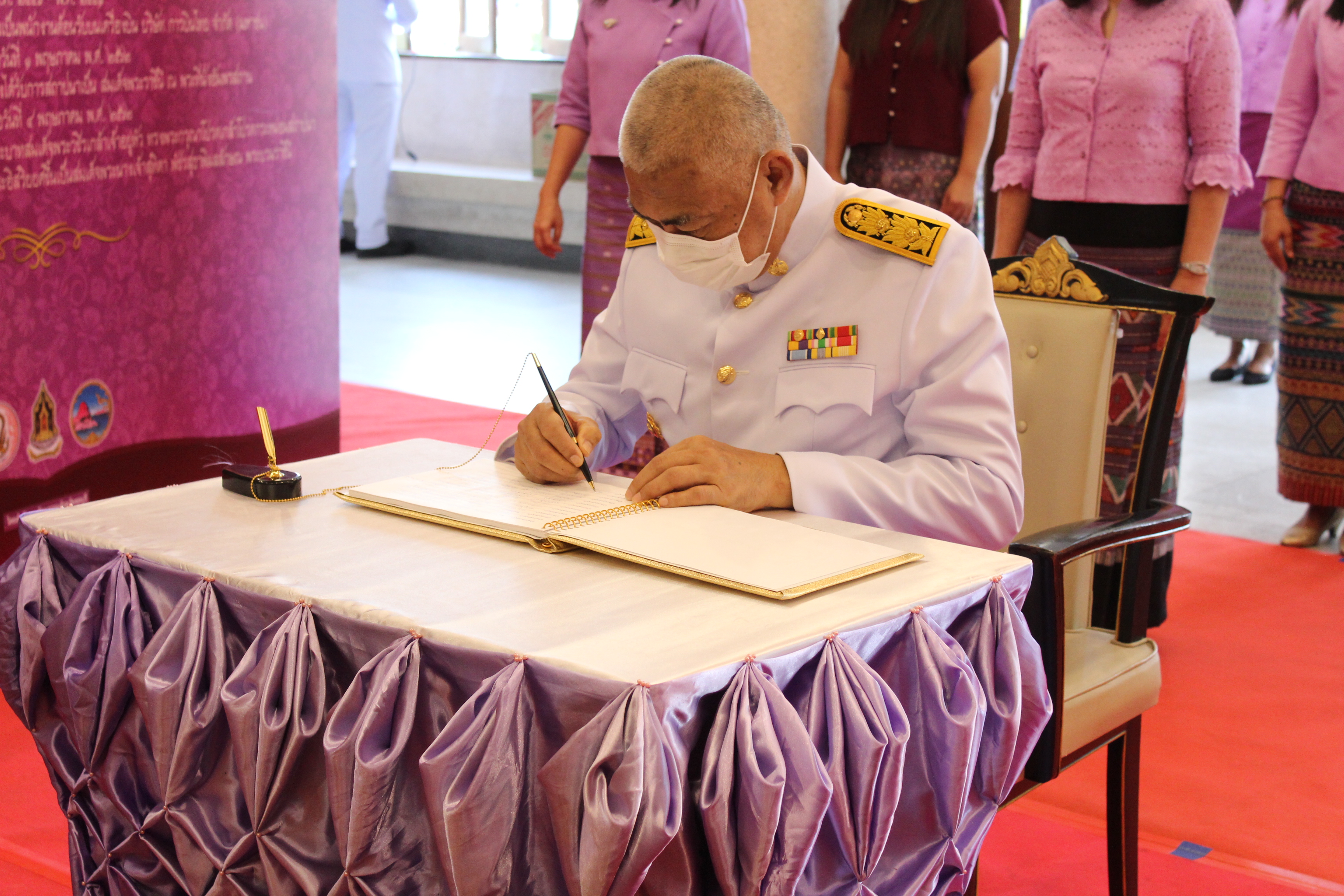 พิธีถวายพระพรชัยมงคลเนื่องในโอกาสมหามงคลเฉลิมพระชนมพรรษาสมเด็จพระนางเจ้าฯ พระบรมราชินี