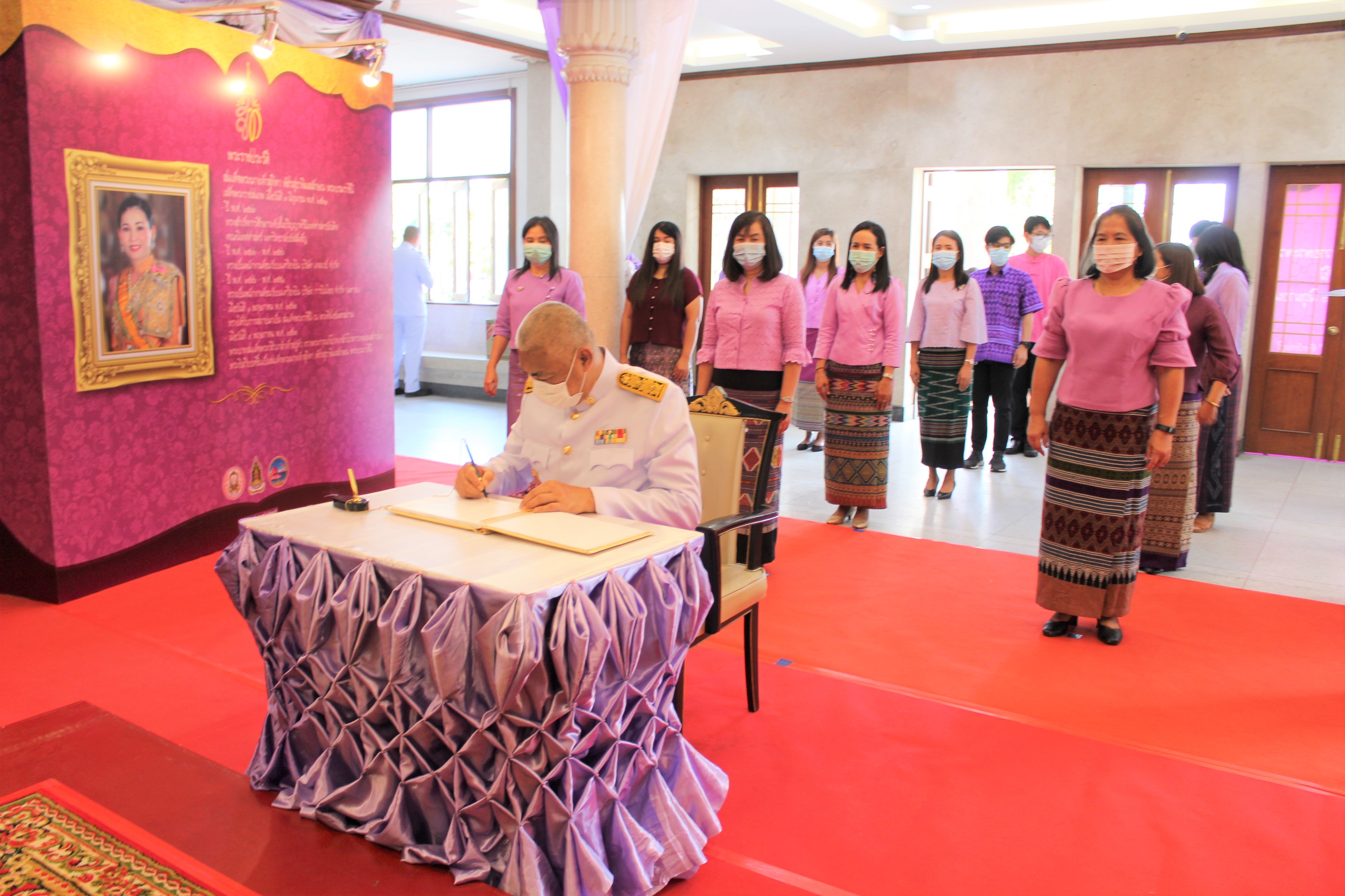 พิธีถวายพระพรชัยมงคลเนื่องในโอกาสมหามงคลเฉลิมพระชนมพรรษาสมเด็จพระนางเจ้าฯ พระบรมราชินี