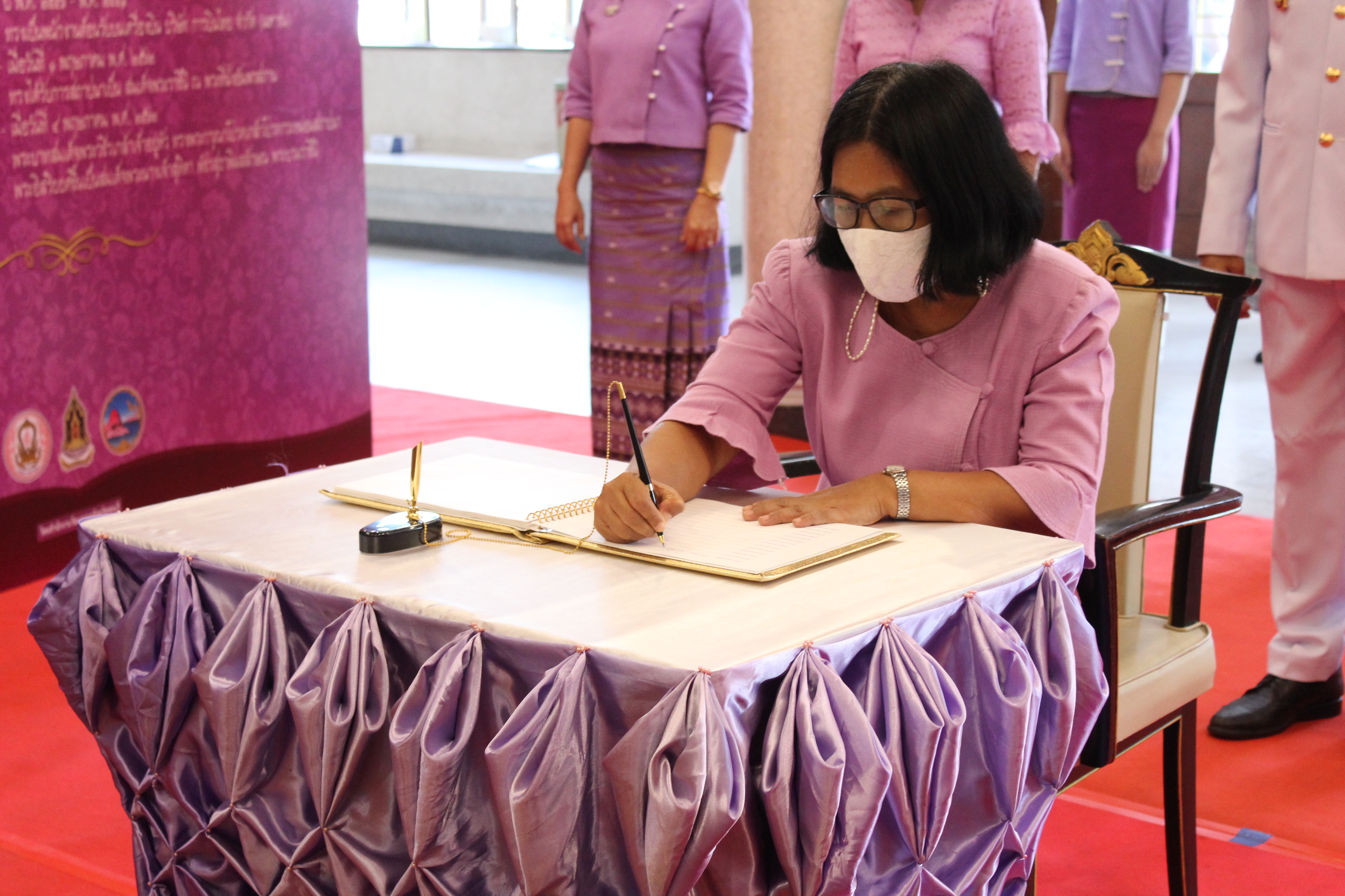 พิธีถวายพระพรชัยมงคลเนื่องในโอกาสมหามงคลเฉลิมพระชนมพรรษาสมเด็จพระนางเจ้าฯ พระบรมราชินี