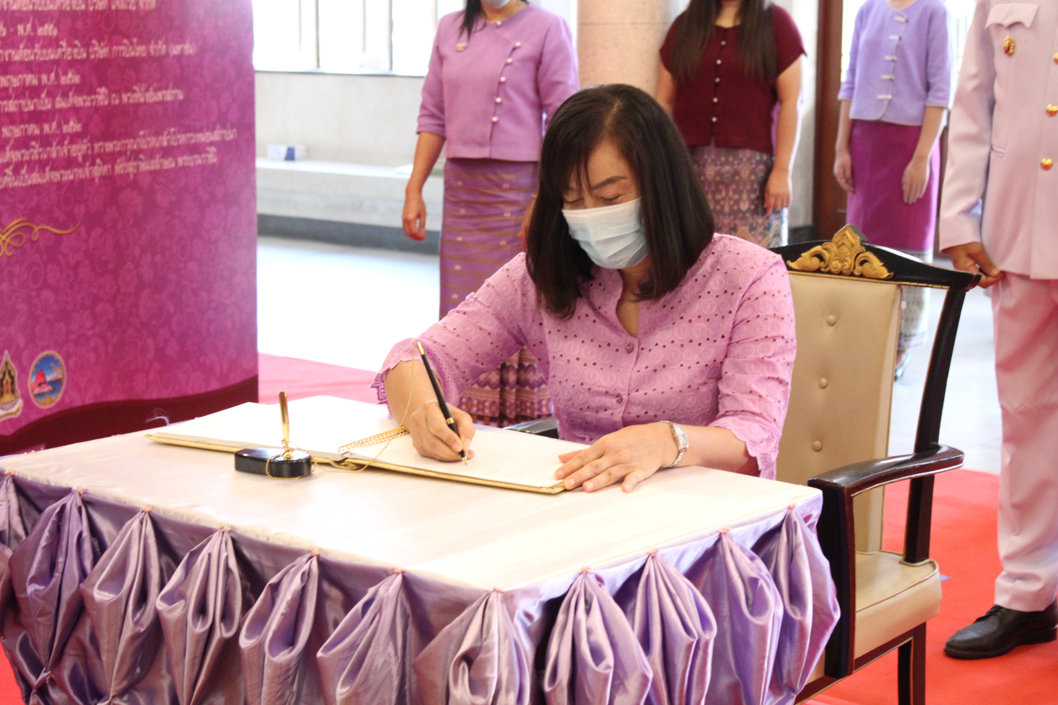 พิธีถวายพระพรชัยมงคลเนื่องในโอกาสมหามงคลเฉลิมพระชนมพรรษาสมเด็จพระนางเจ้าฯ พระบรมราชินี