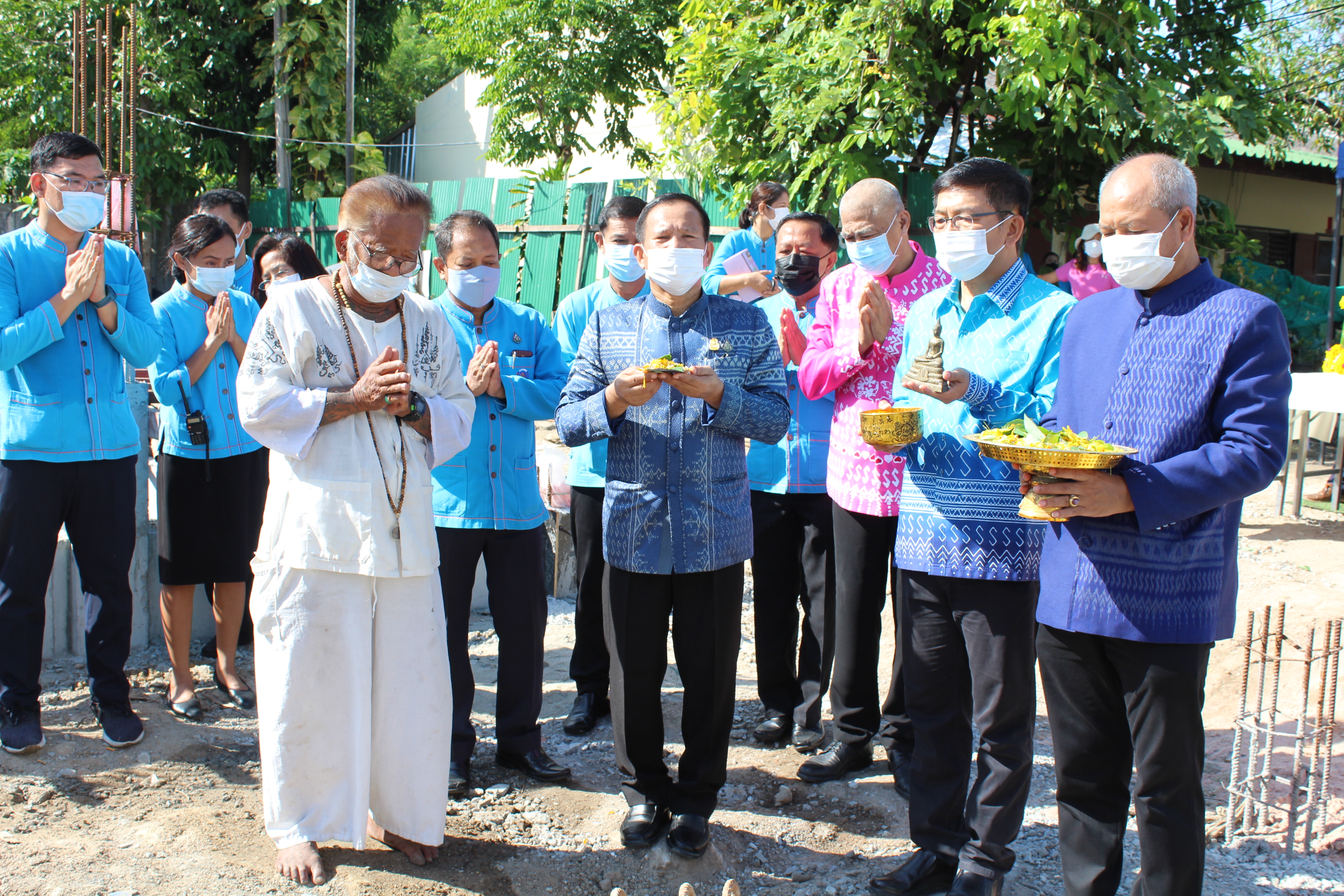 รอง อพช. เปิดป้ายโครงการถนนกินได้ และศูนย์ปันสุขชุมชน ศพช.ชลบุรี