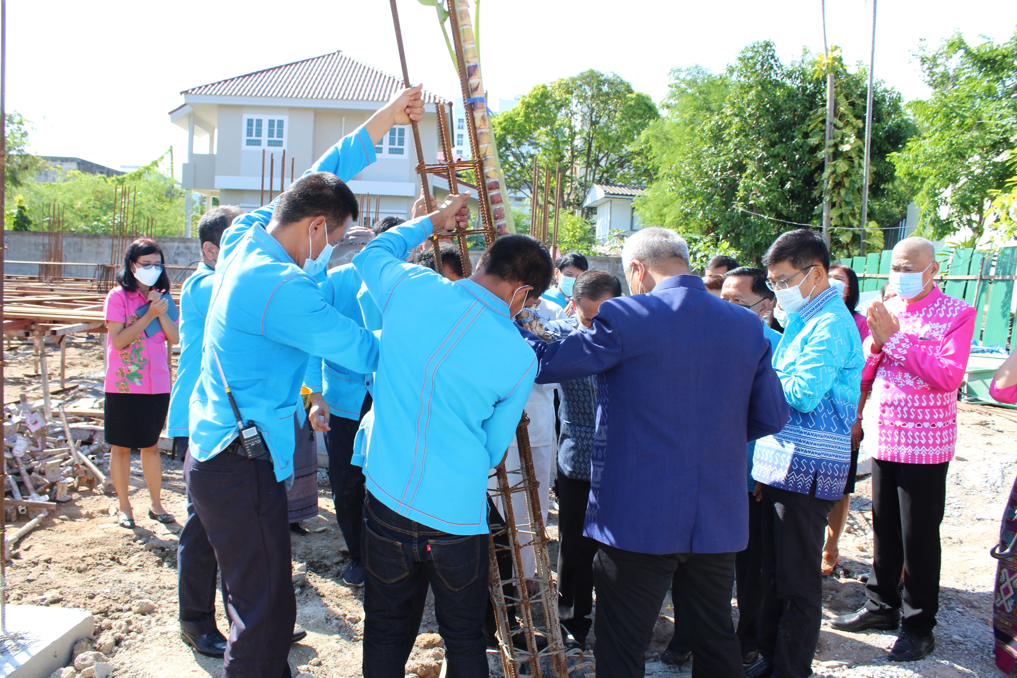 รอง อพช. เปิดป้ายโครงการถนนกินได้ และศูนย์ปันสุขชุมชน ศพช.ชลบุรี