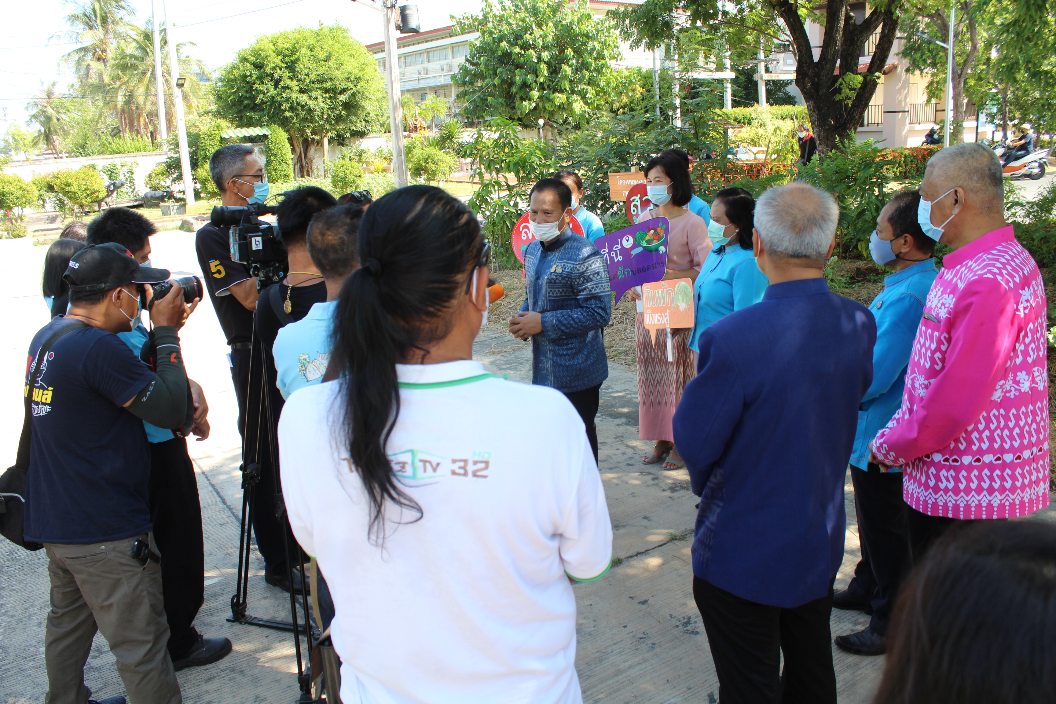 รอง อพช. เปิดป้ายโครงการถนนกินได้ และศูนย์ปันสุขชุมชน ศพช.ชลบุรี