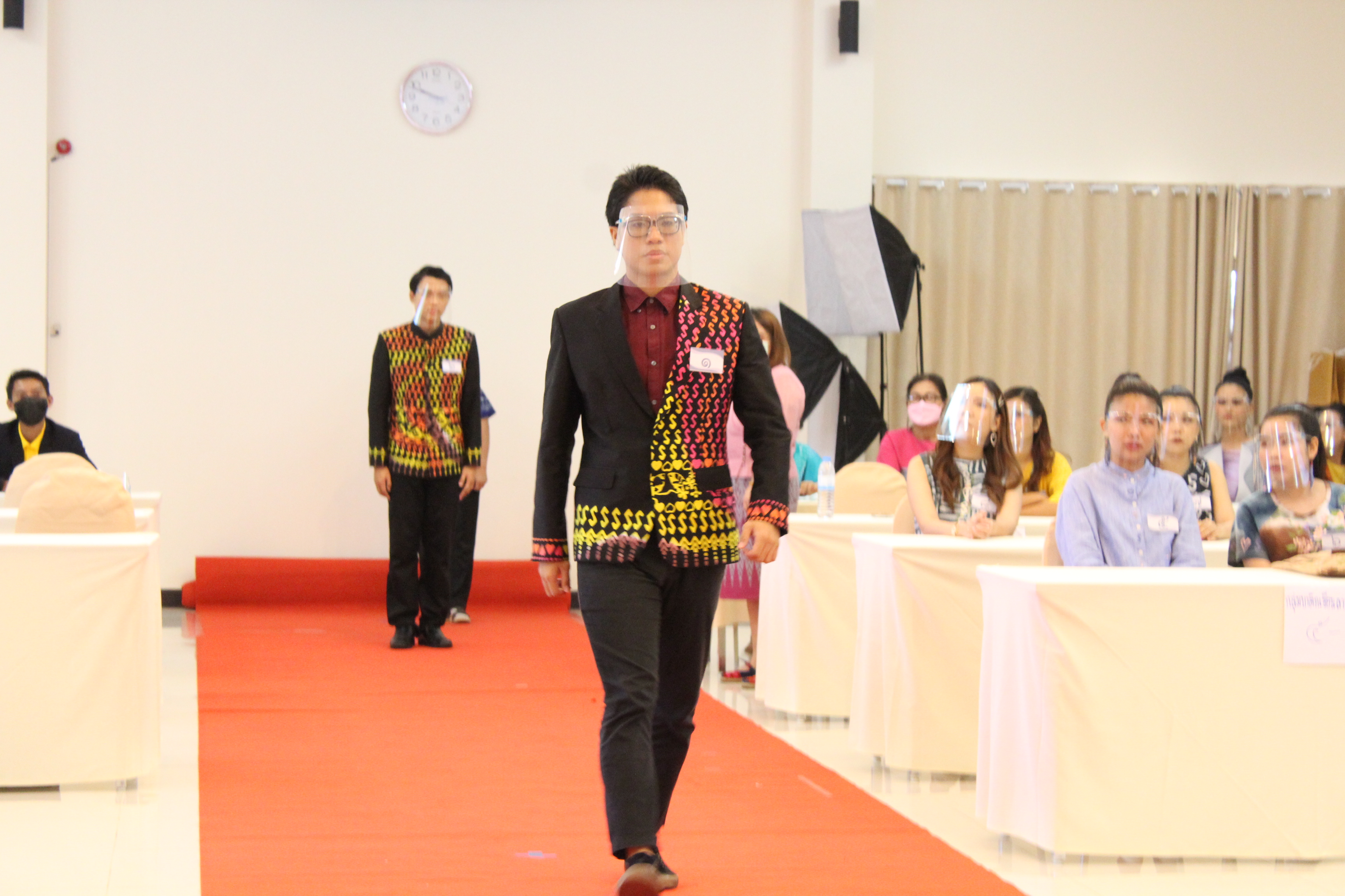 การประกวดออกแบบและตัดเย็บเสื้อผ้าสำเร็จรูปลายผ้าพระราชทาน “ผ้าลายขอเจ้าฟ้าสิริวัณณวรีฯ”