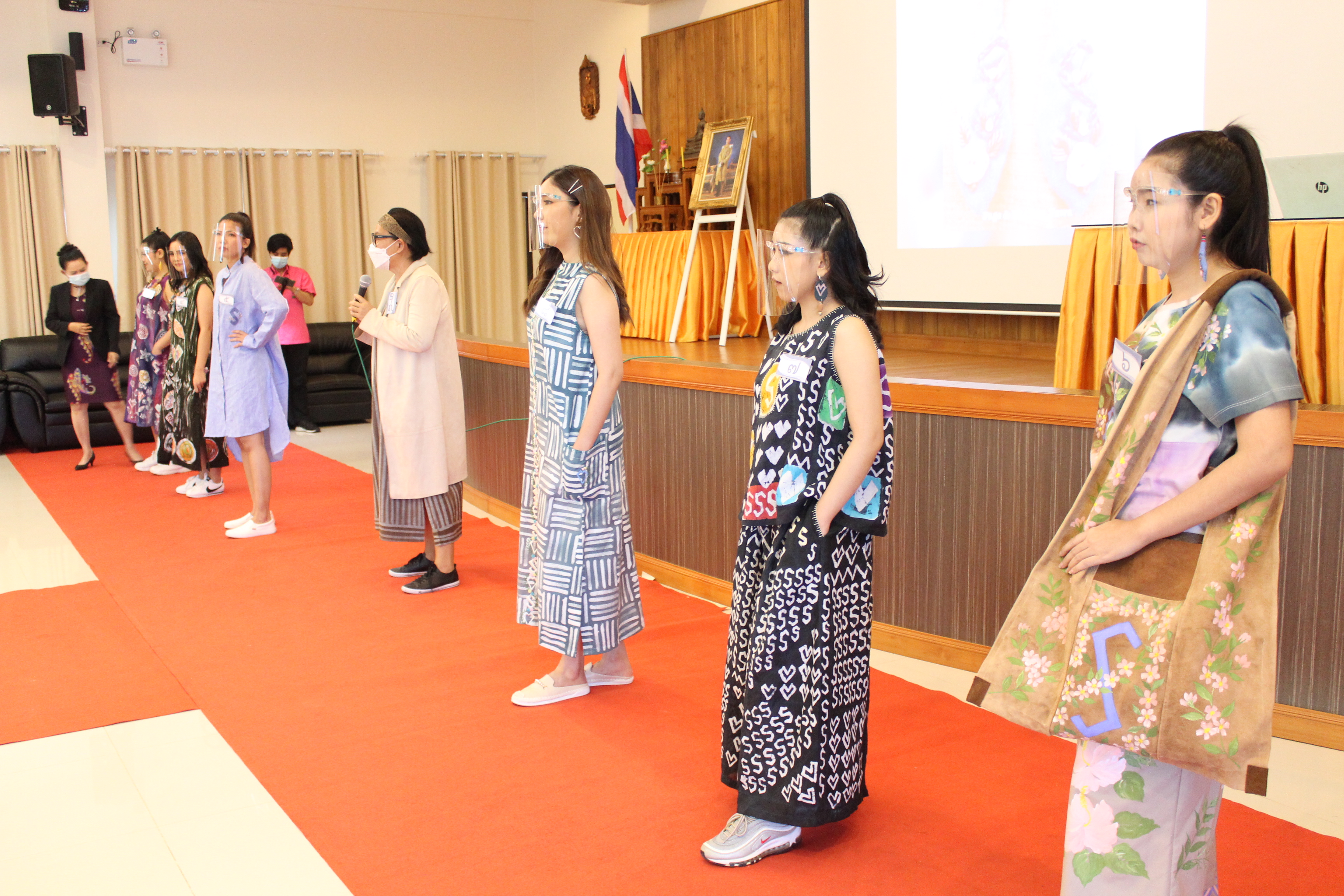 การประกวดออกแบบและตัดเย็บเสื้อผ้าสำเร็จรูปลายผ้าพระราชทาน “ผ้าลายขอเจ้าฟ้าสิริวัณณวรีฯ”