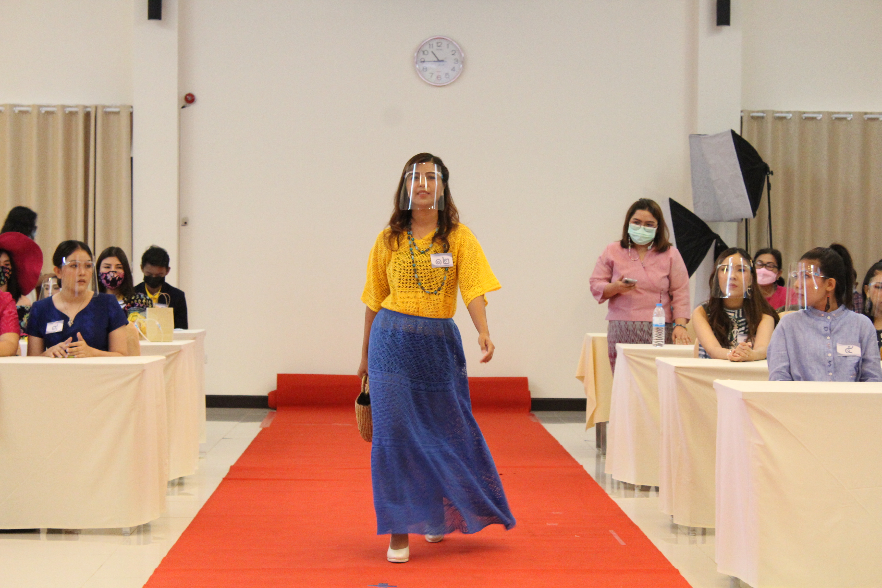 การประกวดออกแบบและตัดเย็บเสื้อผ้าสำเร็จรูปลายผ้าพระราชทาน “ผ้าลายขอเจ้าฟ้าสิริวัณณวรีฯ”