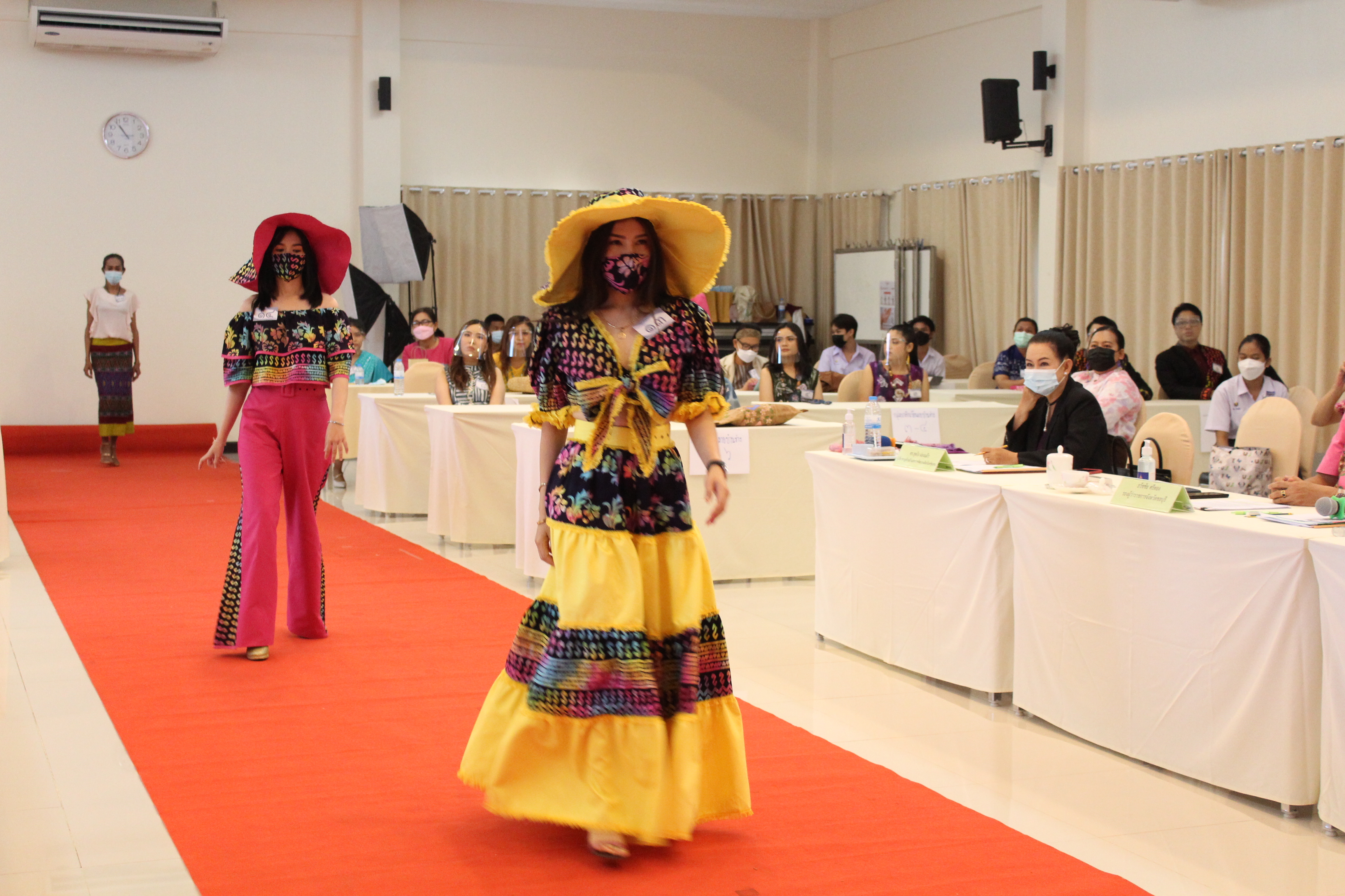 การประกวดออกแบบและตัดเย็บเสื้อผ้าสำเร็จรูปลายผ้าพระราชทาน “ผ้าลายขอเจ้าฟ้าสิริวัณณวรีฯ”