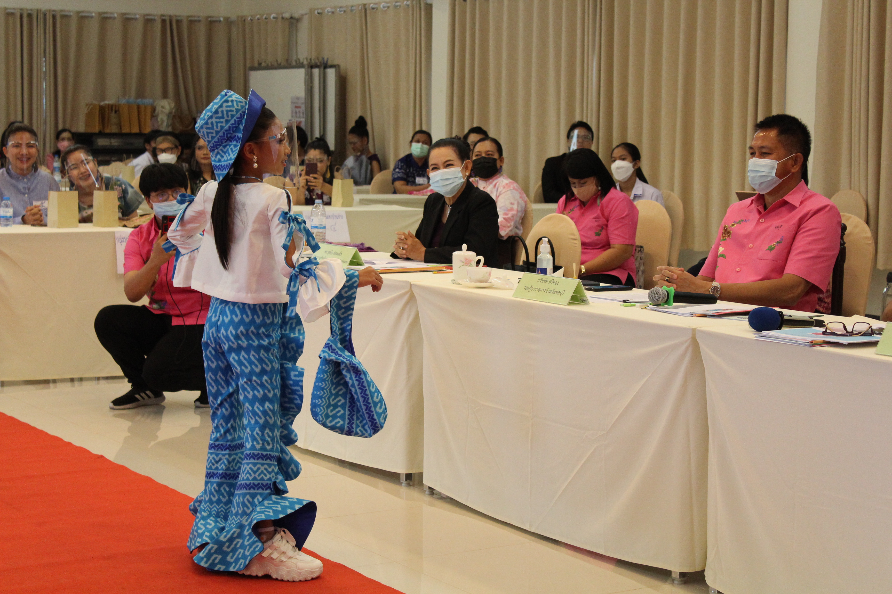 การประกวดออกแบบและตัดเย็บเสื้อผ้าสำเร็จรูปลายผ้าพระราชทาน “ผ้าลายขอเจ้าฟ้าสิริวัณณวรีฯ”