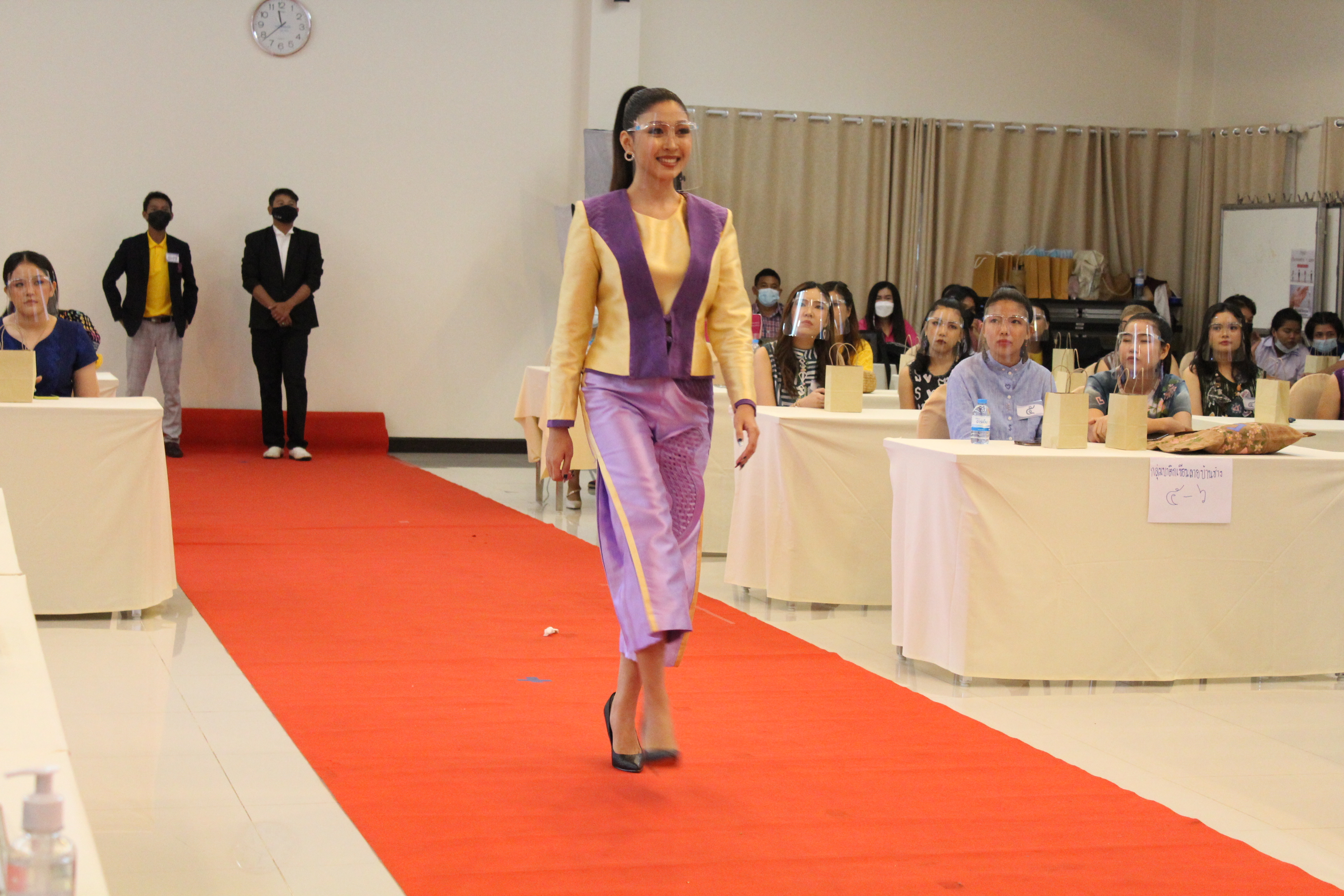 การประกวดออกแบบและตัดเย็บเสื้อผ้าสำเร็จรูปลายผ้าพระราชทาน “ผ้าลายขอเจ้าฟ้าสิริวัณณวรีฯ”