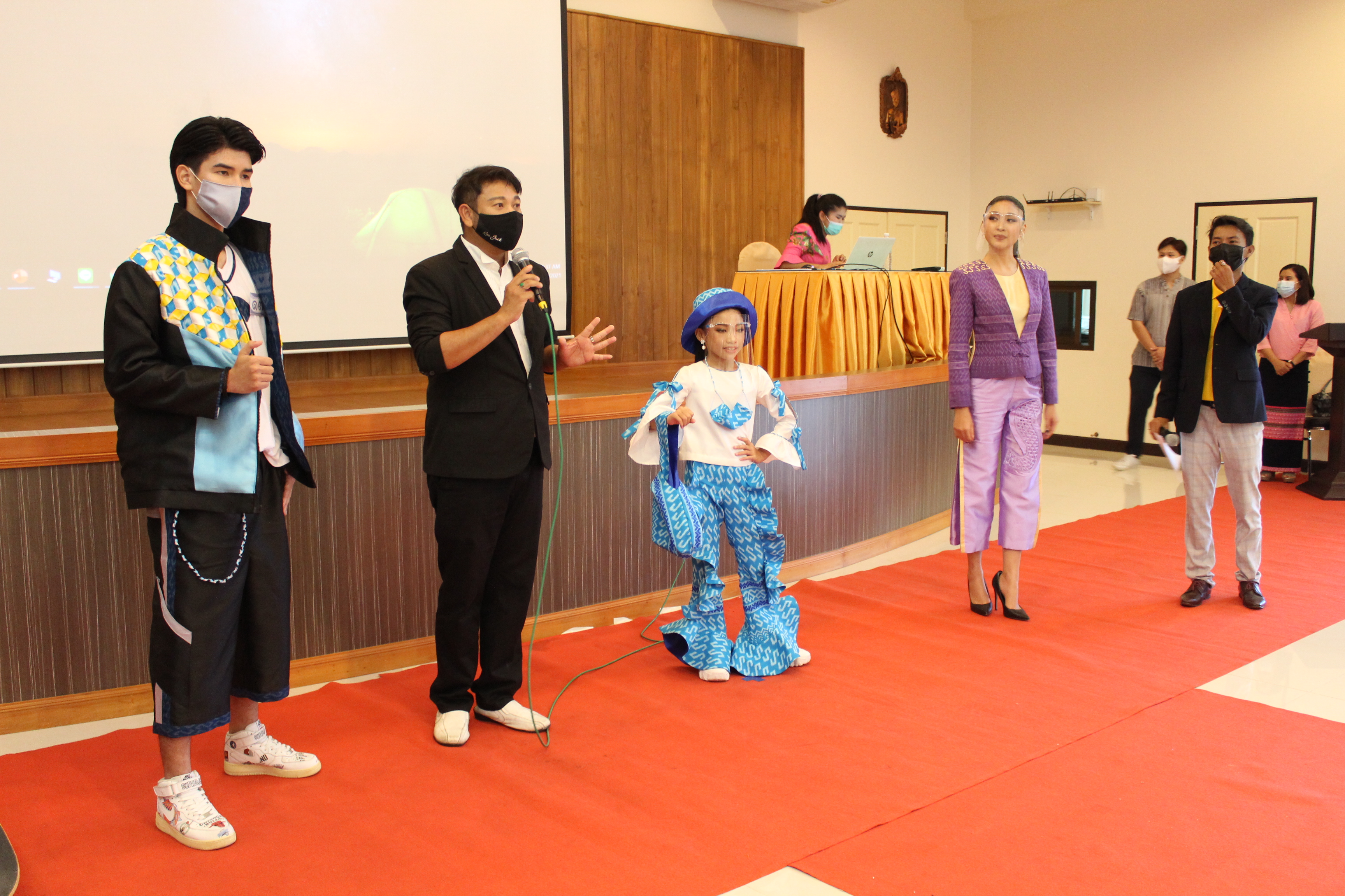 การประกวดออกแบบและตัดเย็บเสื้อผ้าสำเร็จรูปลายผ้าพระราชทาน “ผ้าลายขอเจ้าฟ้าสิริวัณณวรีฯ”