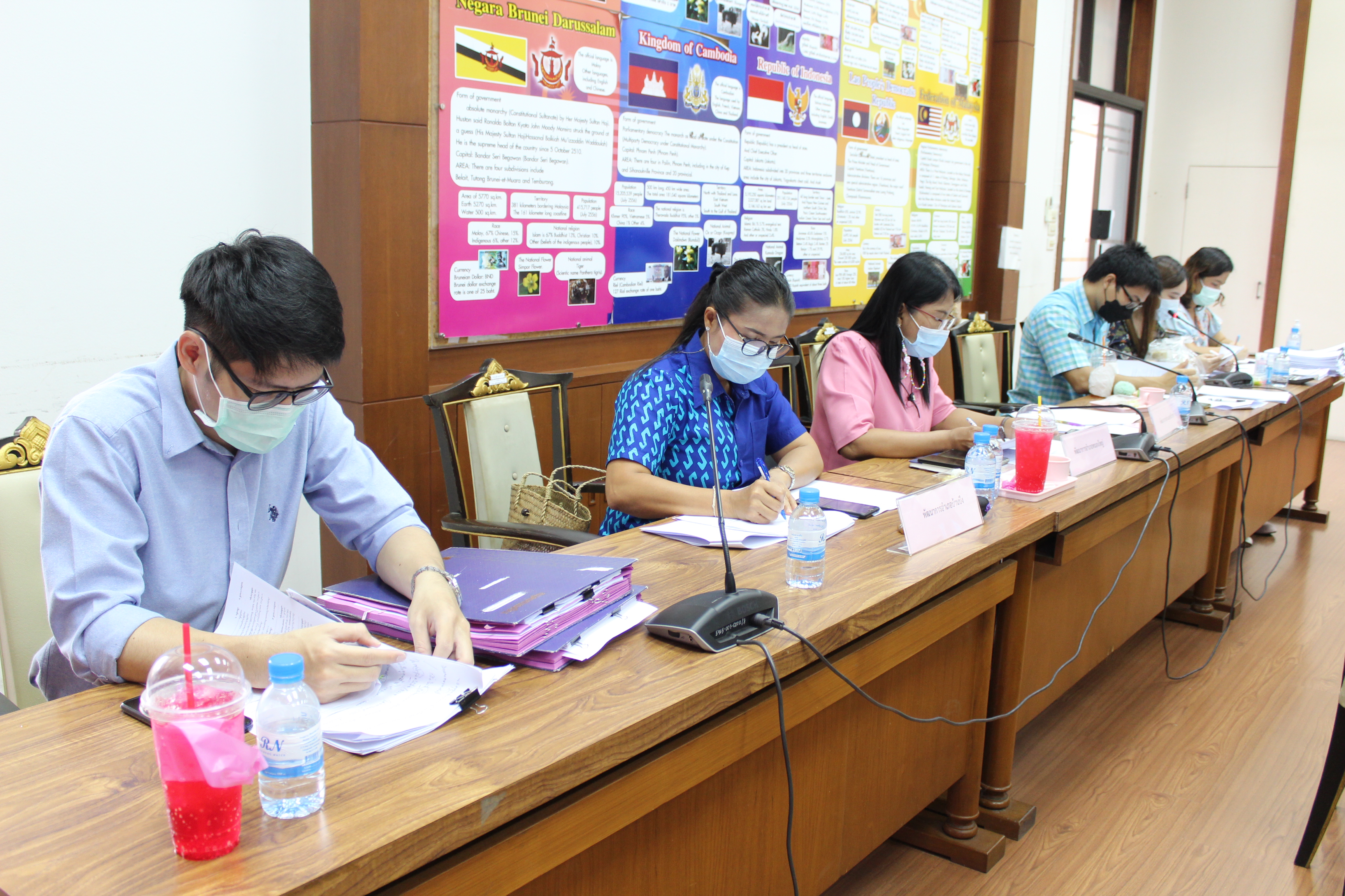 การประชุมคณะอนุกรรมการบริหารกองทุนพัฒนาบทบาทสตรีจังหวัดชลบุรี ครั้งที่ 8/2564