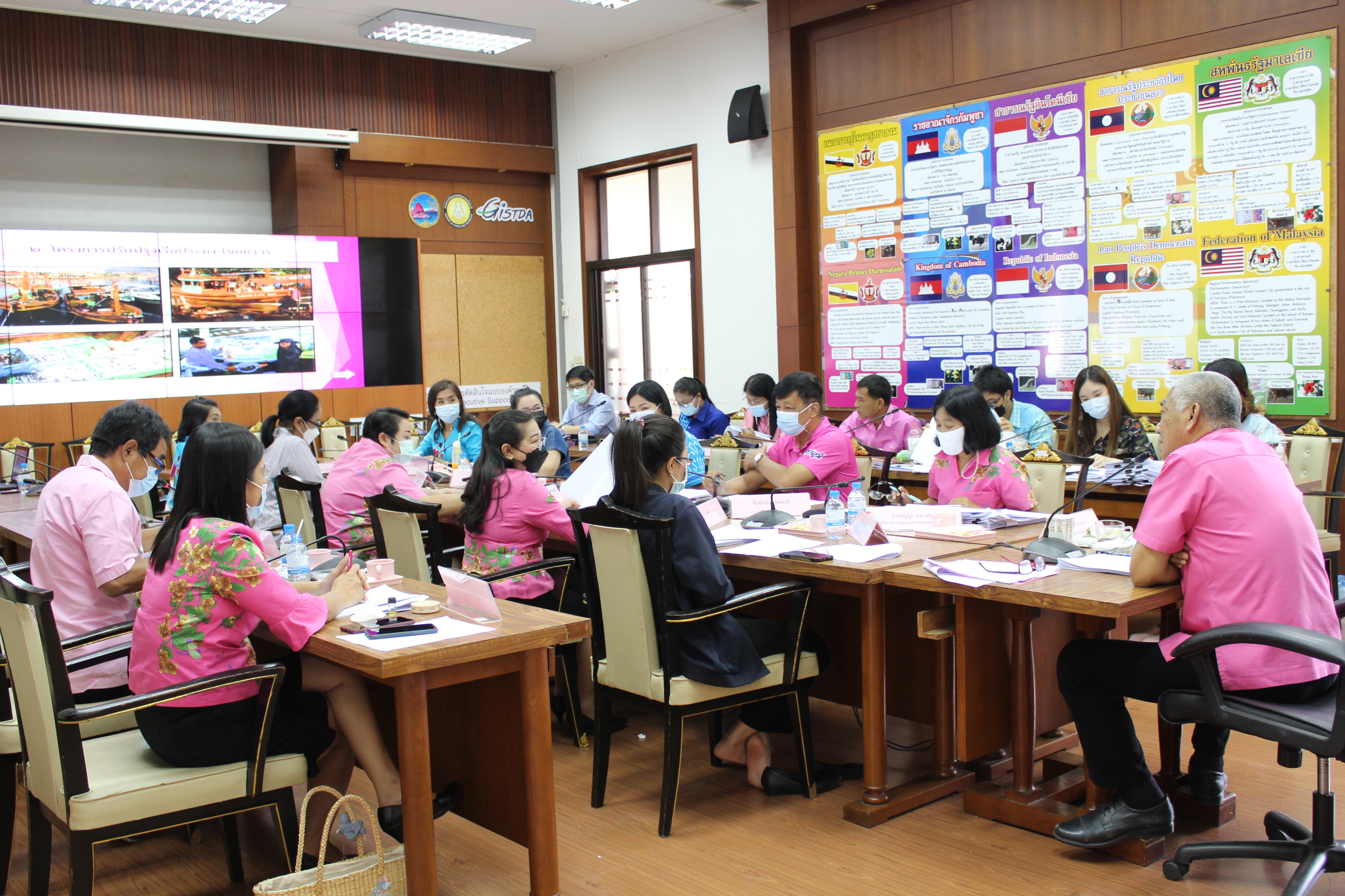 การประชุมคณะอนุกรรมการบริหารกองทุนพัฒนาบทบาทสตรีจังหวัดชลบุรี ครั้งที่ 8/2564