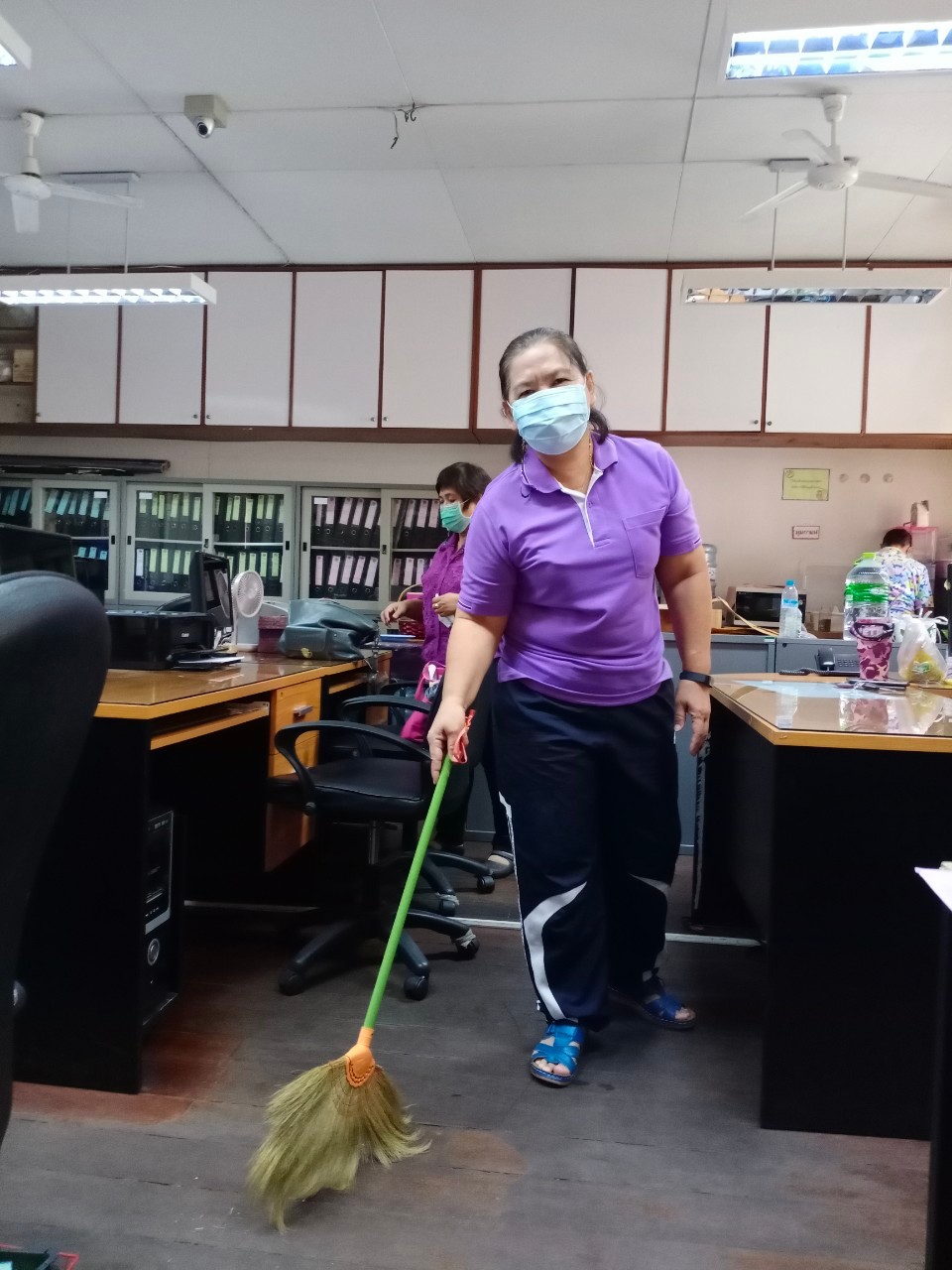 สพจ.ชลบุรี ทำกิจกรรมเสริมสร้างความผาสุกในองค์กร