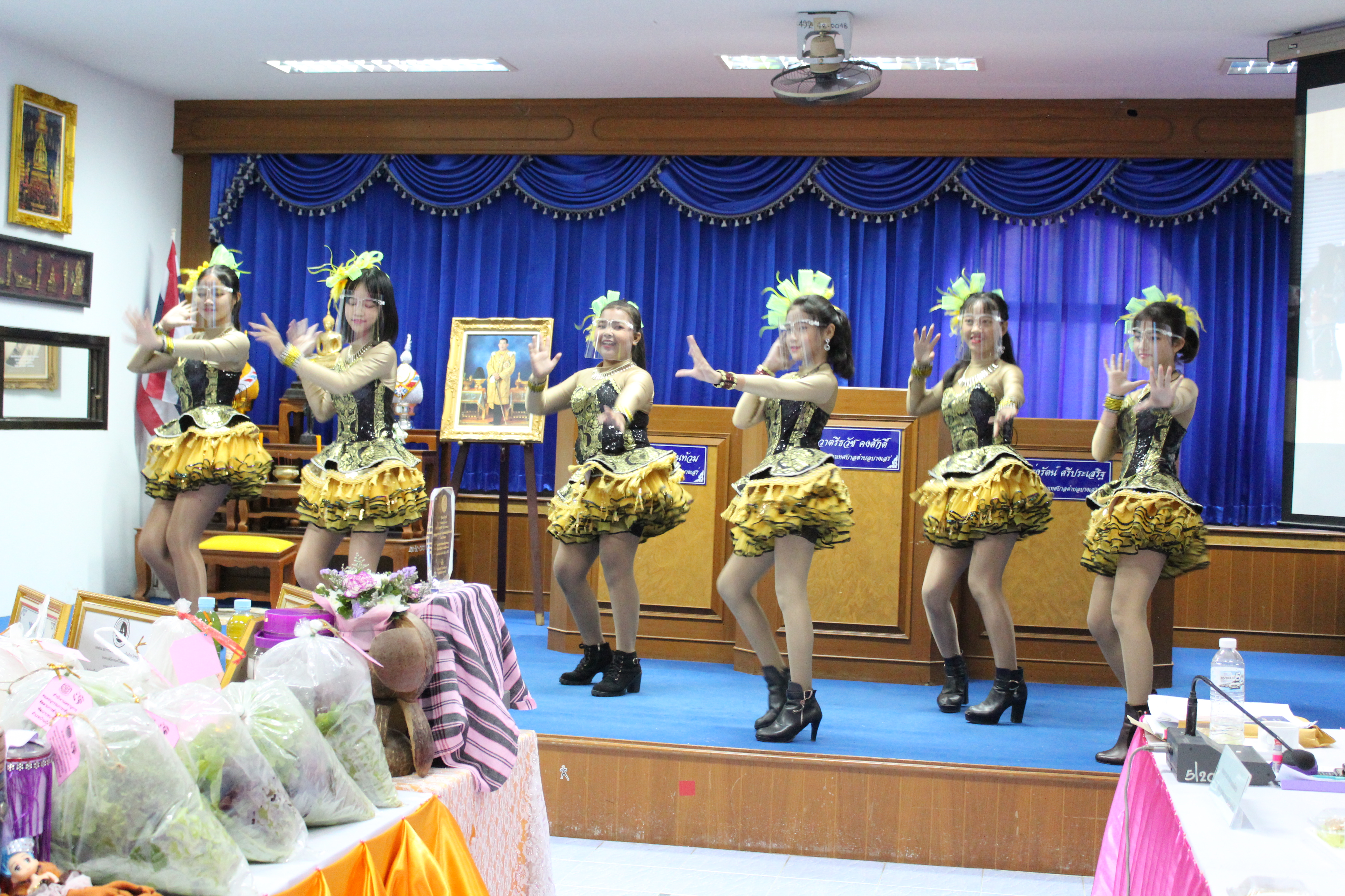 การคัดเลือกคนกองทุนพัฒนาบทบาทสตรีดีเด่นระดับเขตตรวจ