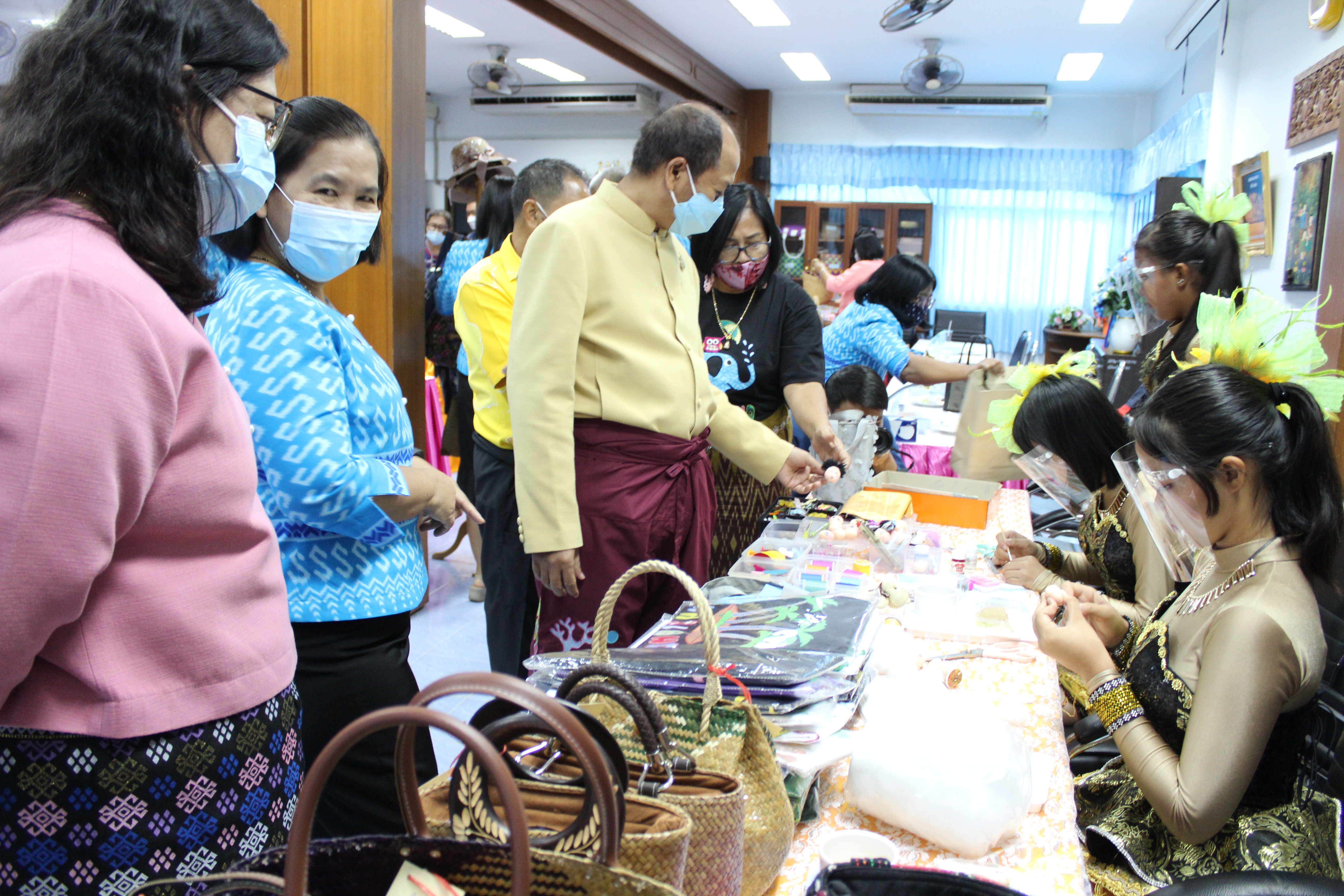 การคัดเลือกคนกองทุนพัฒนาบทบาทสตรีดีเด่นระดับเขตตรวจ