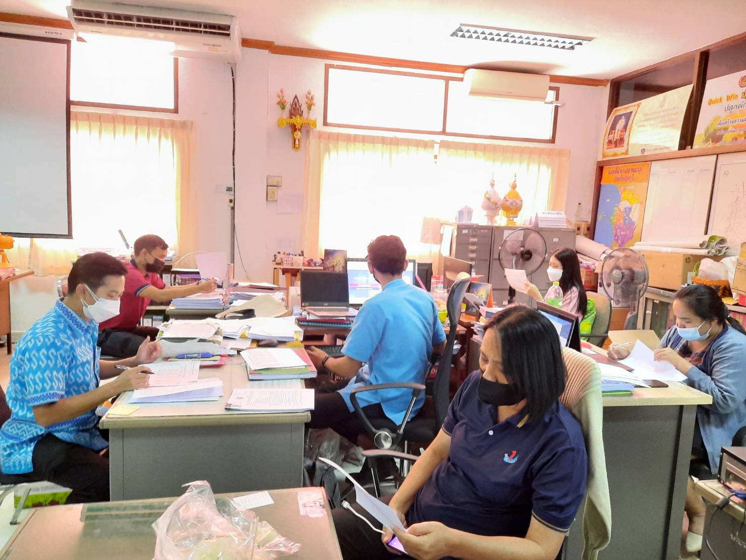 สพจ.ชลบุรี ลงพื้นที่ติดตาม สนับสนุน และนิเทศงานการจัดเก็บข้อมูล จปฐ. และ กชช.2ค