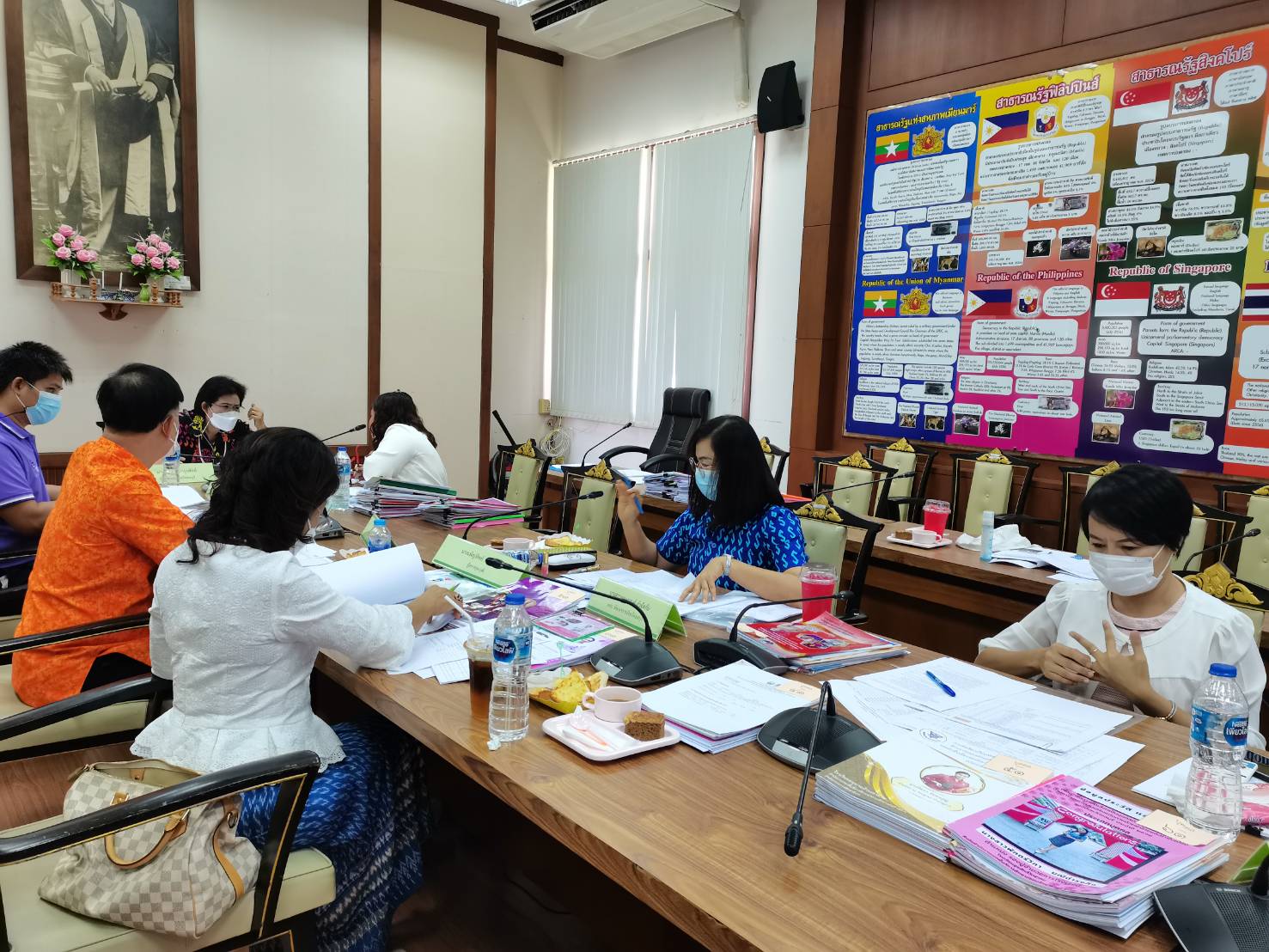 การประชุมคณะกรรมการคัดเลือกองค์กรและบุคคลต้นแบบทางวัฒนธรรม ด้านการรณรงค์ส่งเสริมการแต่งกายด้วยผ้าไทยและผ้าพื้นเมือง ของจังหวัดชลบุรี ประจำปี 2564