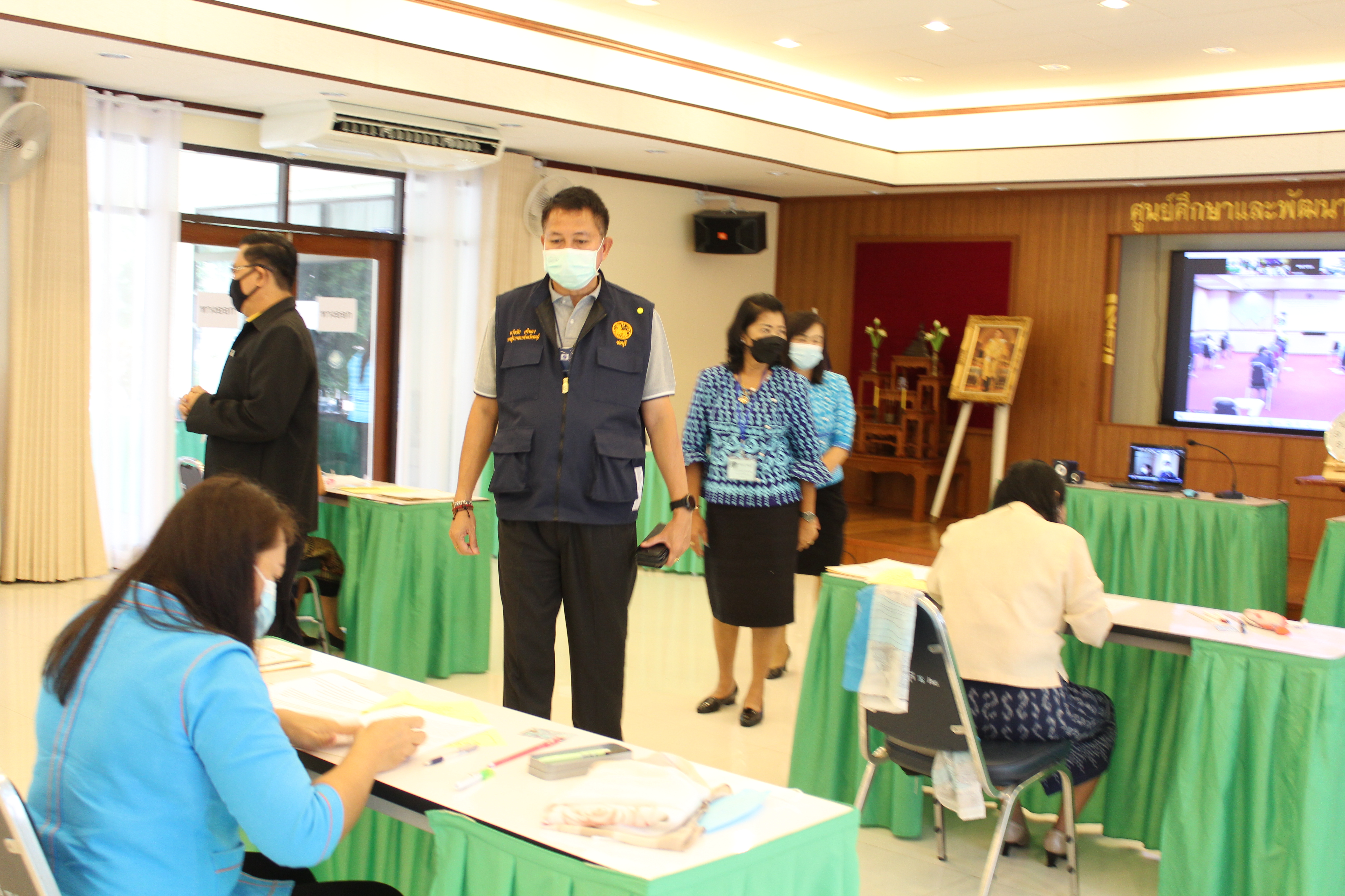 การสอบข้อเขียน ประเภทวิชาการ ระดับชำนาญการพิเศษ ตำแหน่ง ผอ.กลุ่มงานประสานและสนับสนุนการบริหารงานพัฒนาชุมชน