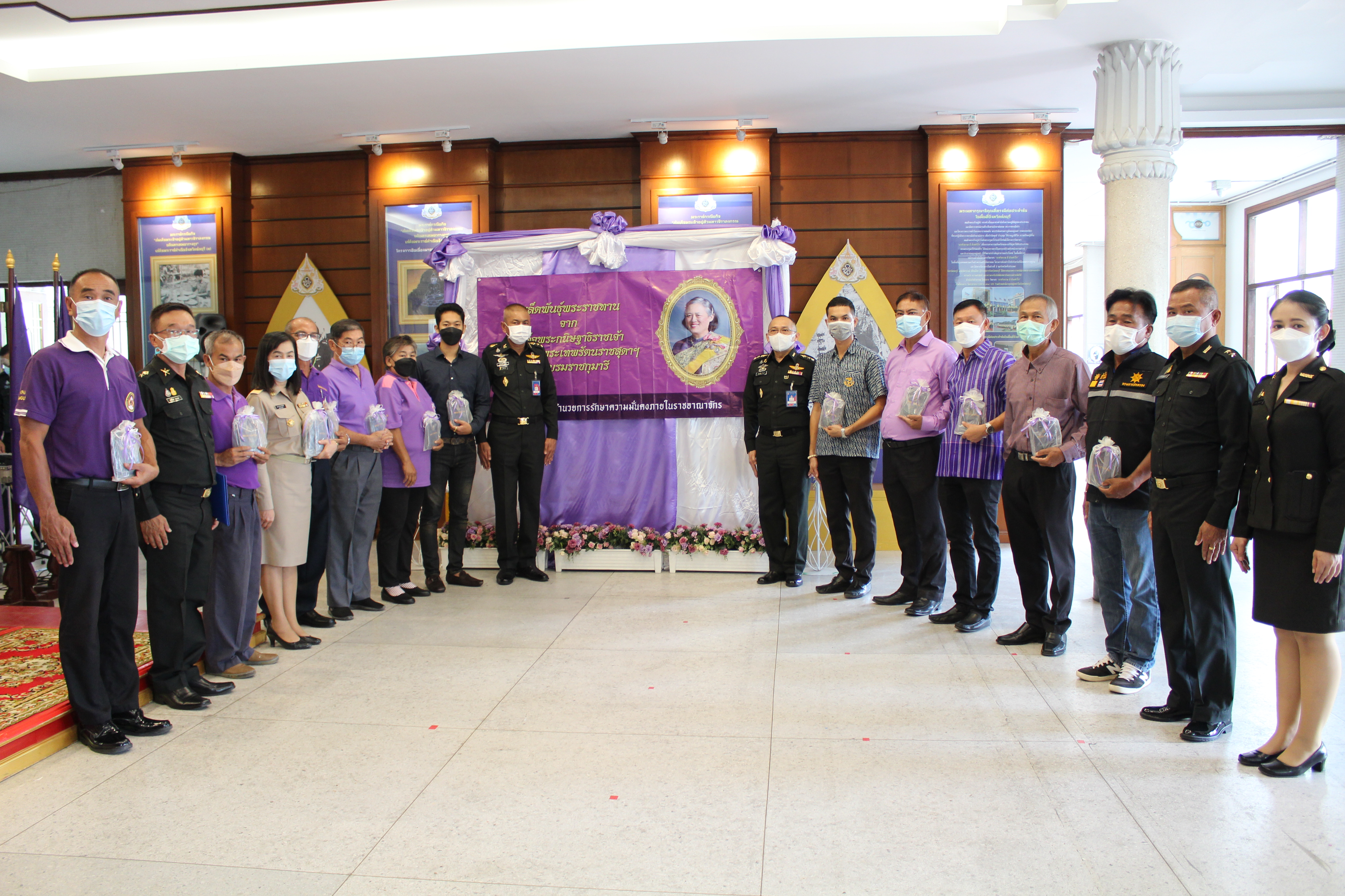 สพจ.ชลบุรี ร่วมพิธีรับมอบเมล็ดพันธุ์พระราชทานสมเด็จพระขนิษฐาธิราชเจ้า กรมสมเด็จพระเทพรัตนราชสุดาฯ สยามบรมราชกุมารี